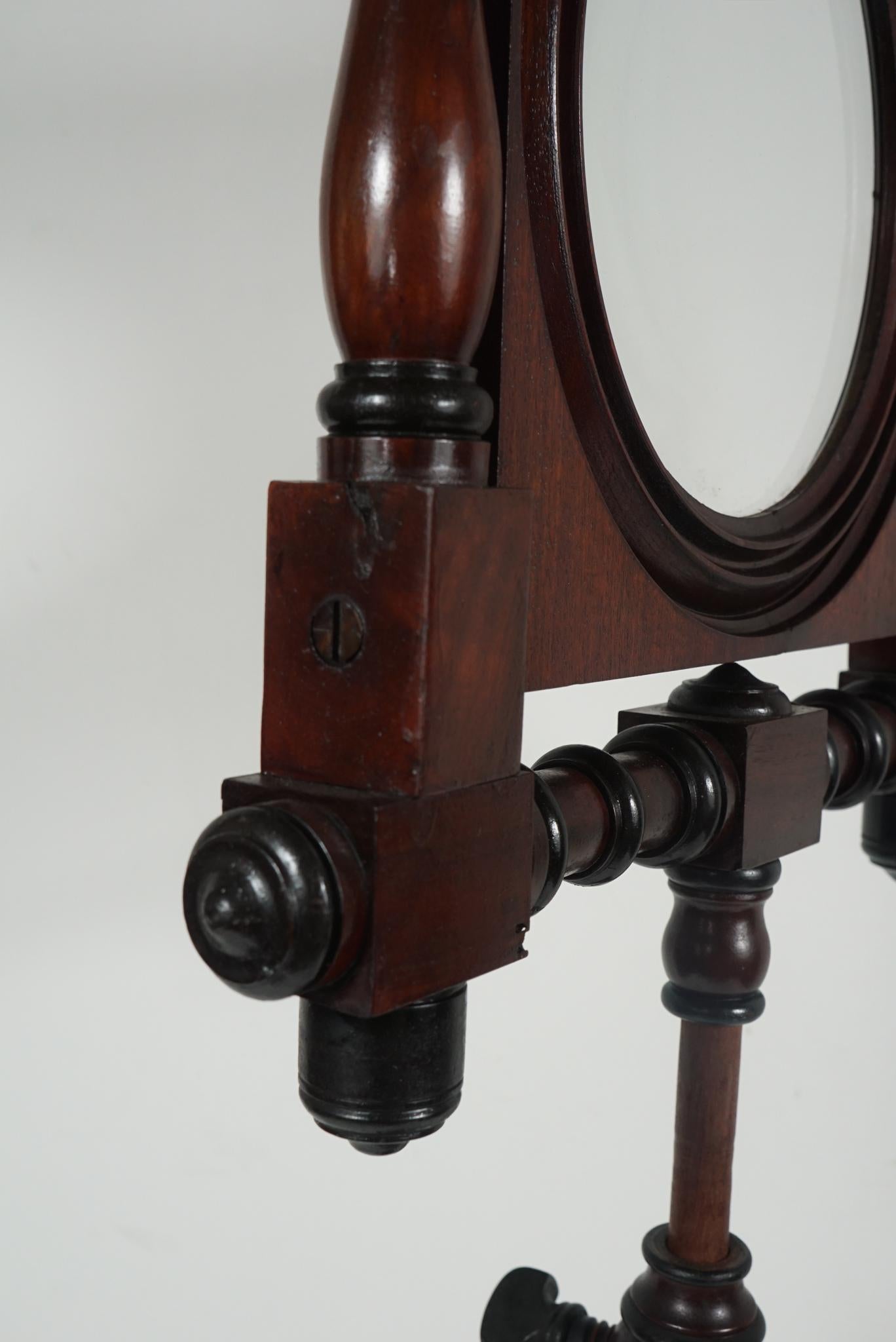 Verre Loupe à pied en noyer de l'époque victorienne américaine en vente