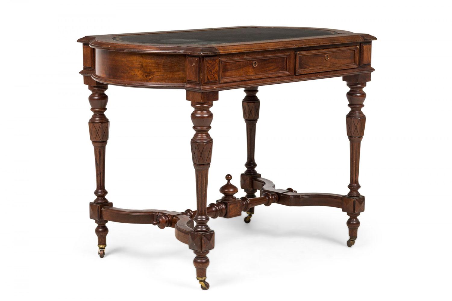 Americano American Victorian Walnut Leather Topped Desk with Pullout Drawers in vendita