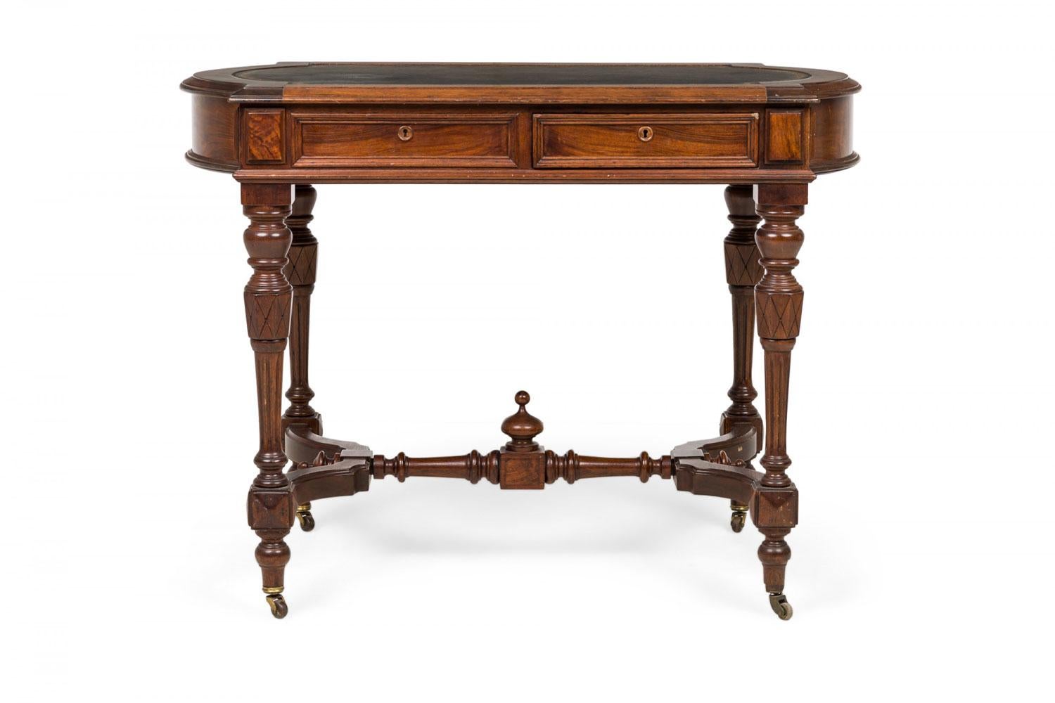 Calco American Victorian Walnut Leather Topped Desk with Pullout Drawers in vendita