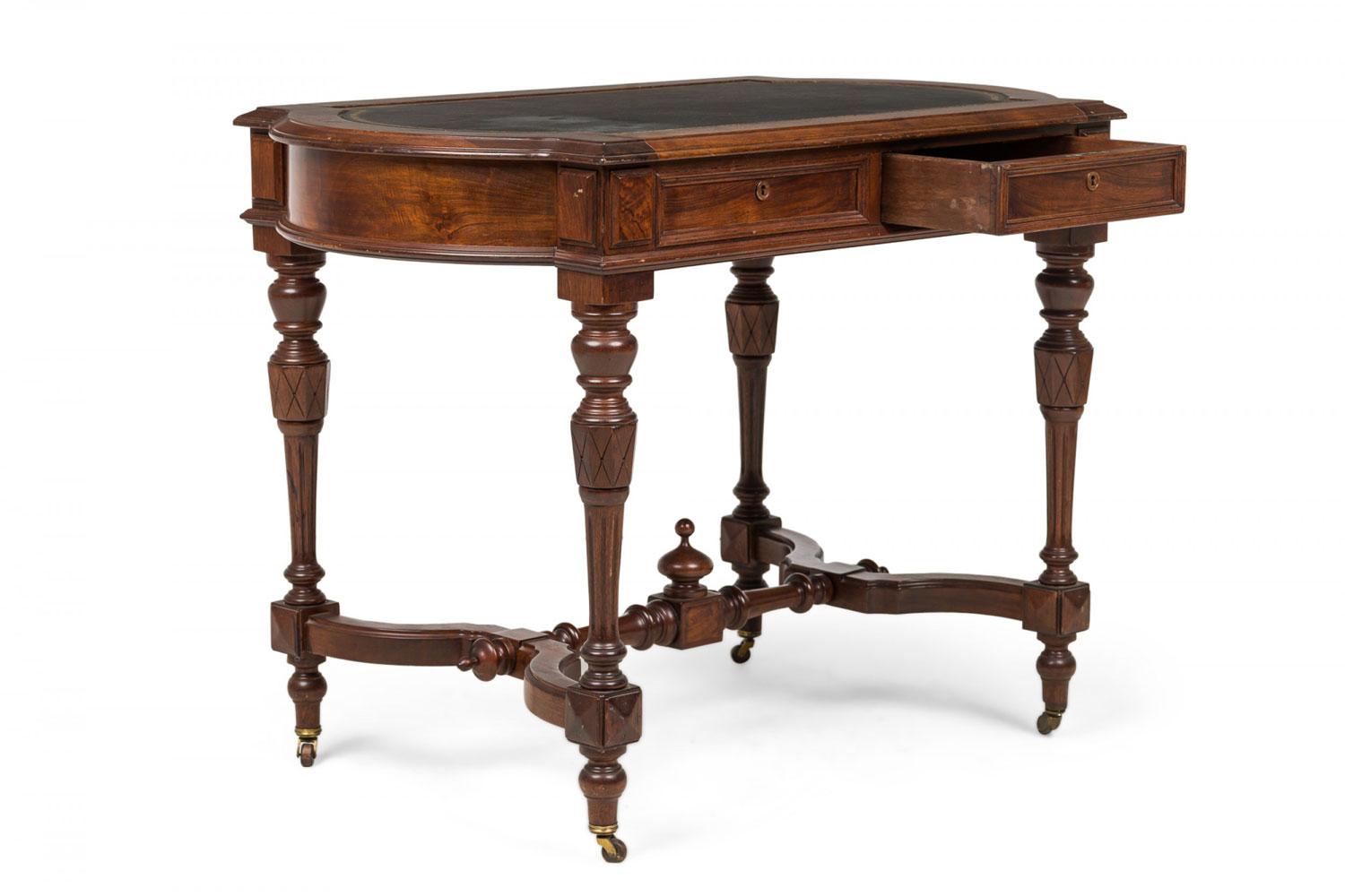 XIX secolo American Victorian Walnut Leather Topped Desk with Pullout Drawers in vendita