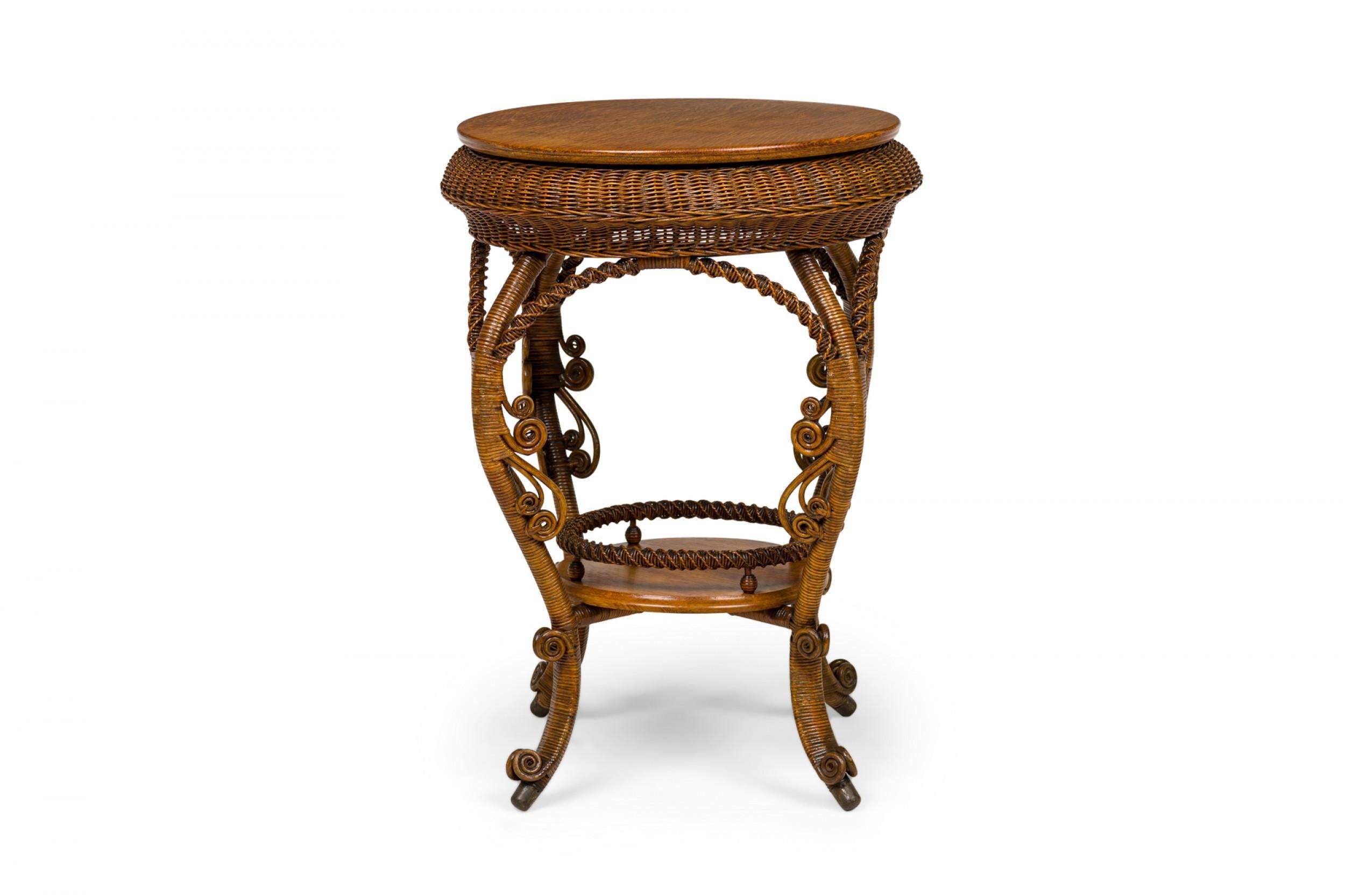 American Victorian Wicker and Oak Topped Circular Side Table In Good Condition For Sale In New York, NY