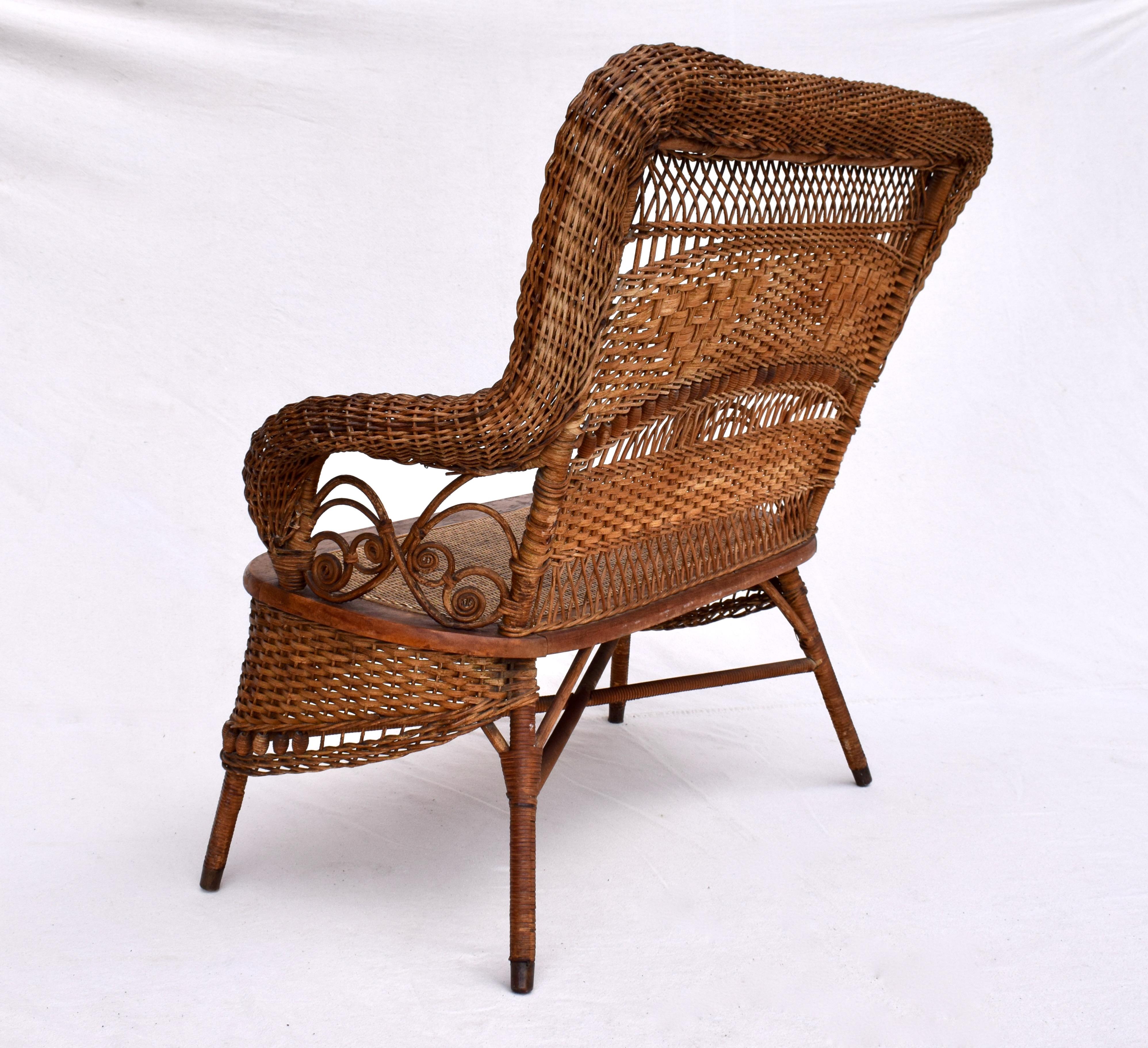 Loveseat Victoriano Americano de Mimbre Latón en venta