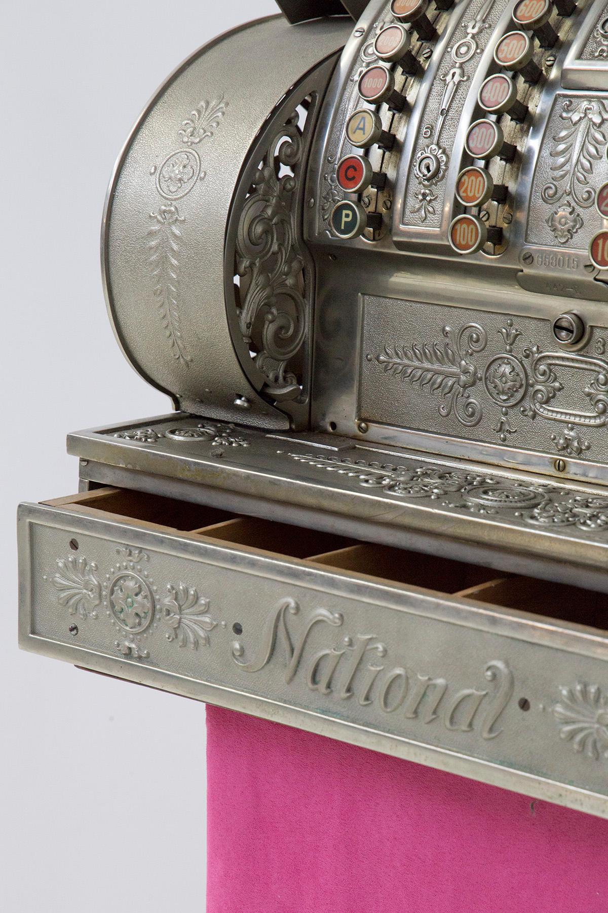 American vintage cash register from NATIONAL, made of metal In Good Condition For Sale In Milano, IT