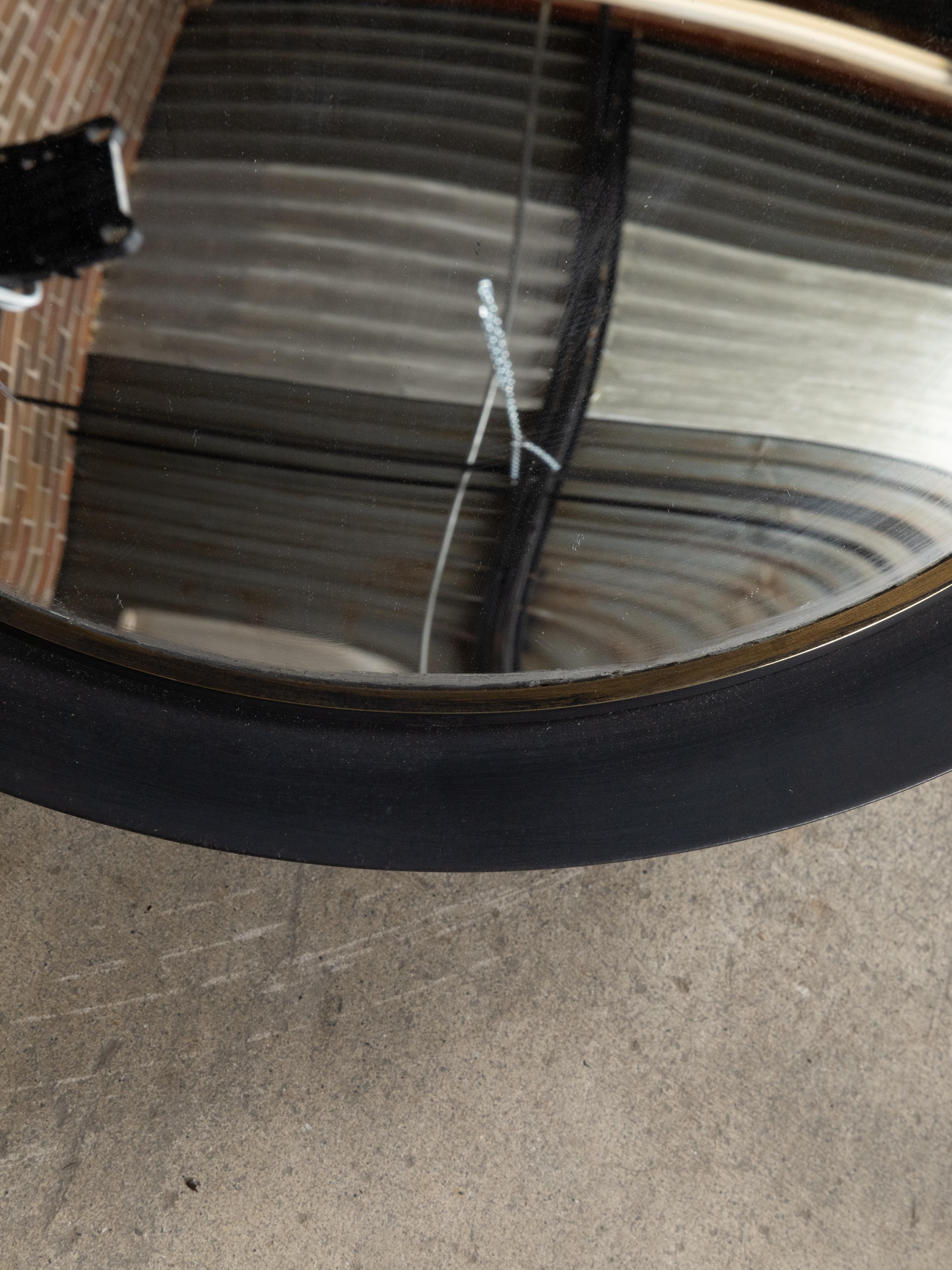 Miroir convexe américain vintage avec cadre circulaire en métal noir Bon état - En vente à Atlanta, GA