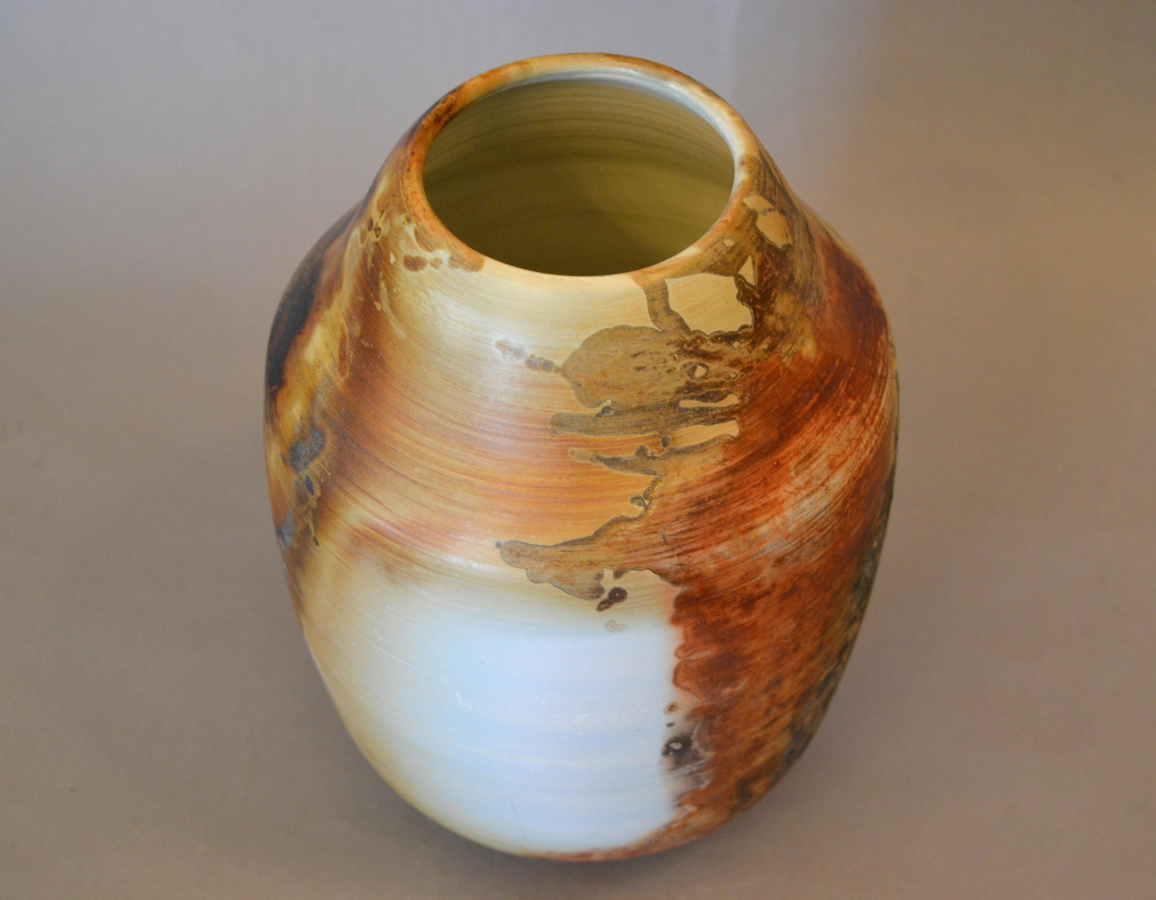 We offer a stunning Earthenware clay fired pottery vase in hues of brown and white in the style of Nemadji. The inside is glazed.
An amazing craftsmanship with the Native American touch.
Unknown marks at the base.