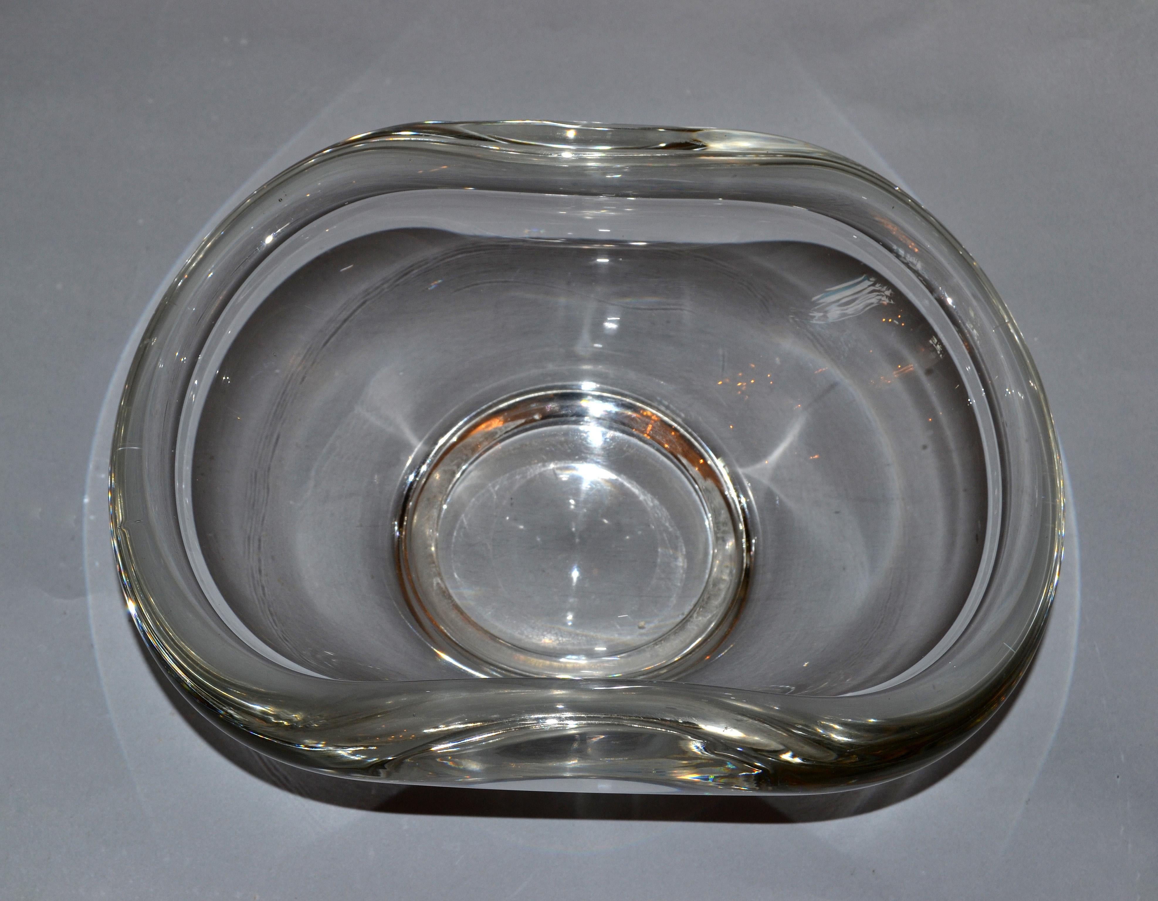 Hand-Crafted American Vintage Heavy Hand Molded Crystal Glass Clear Art Glass Bowl Fostoria For Sale