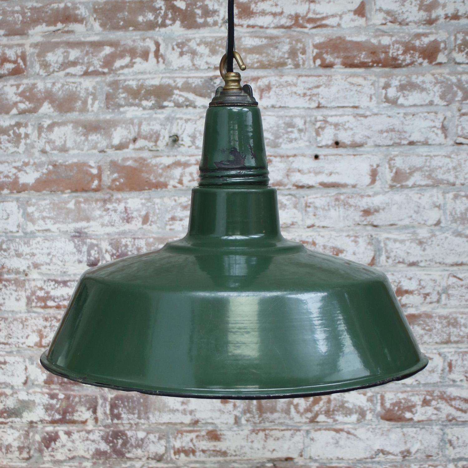 American Vintage Industrial Green Enamel Pendant Lights In Good Condition For Sale In Amsterdam, NL