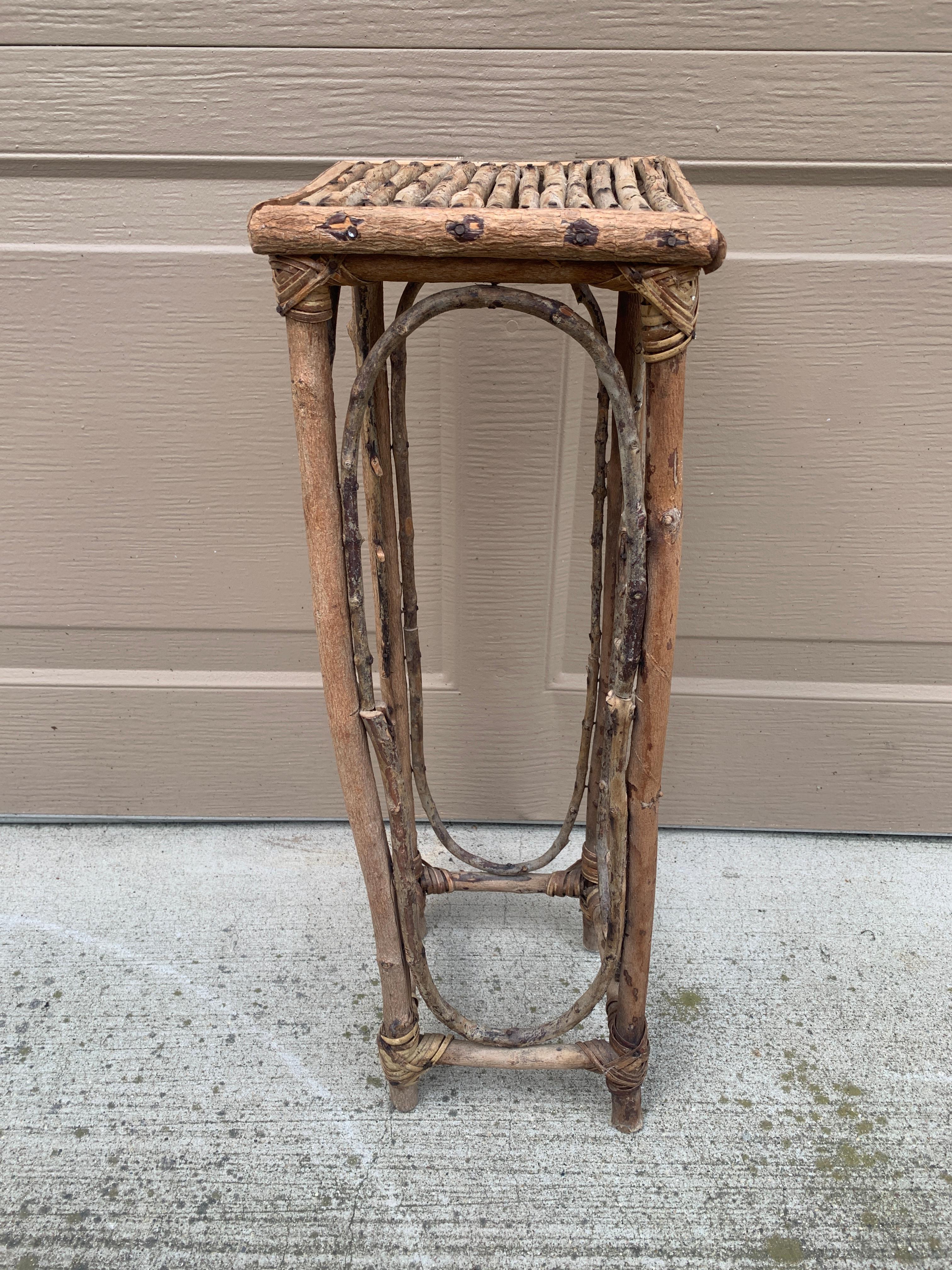 Table d'appoint en bois rustique vintage américain en vente 5