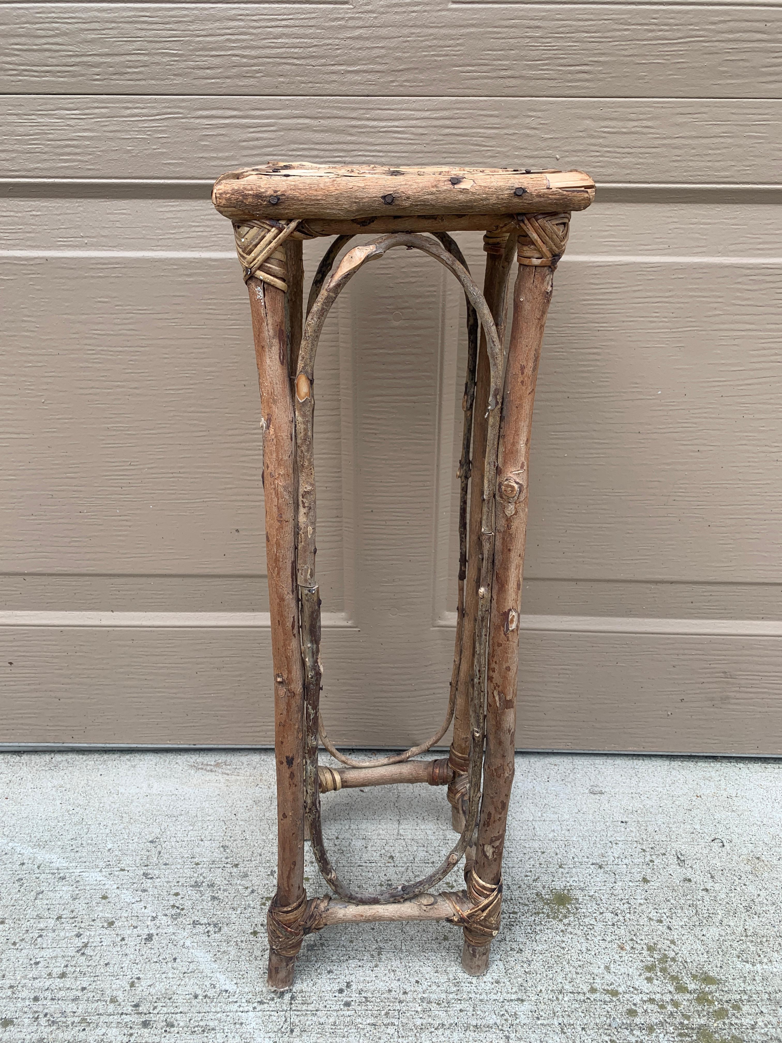 Rustique Table d'appoint en bois rustique vintage américain en vente