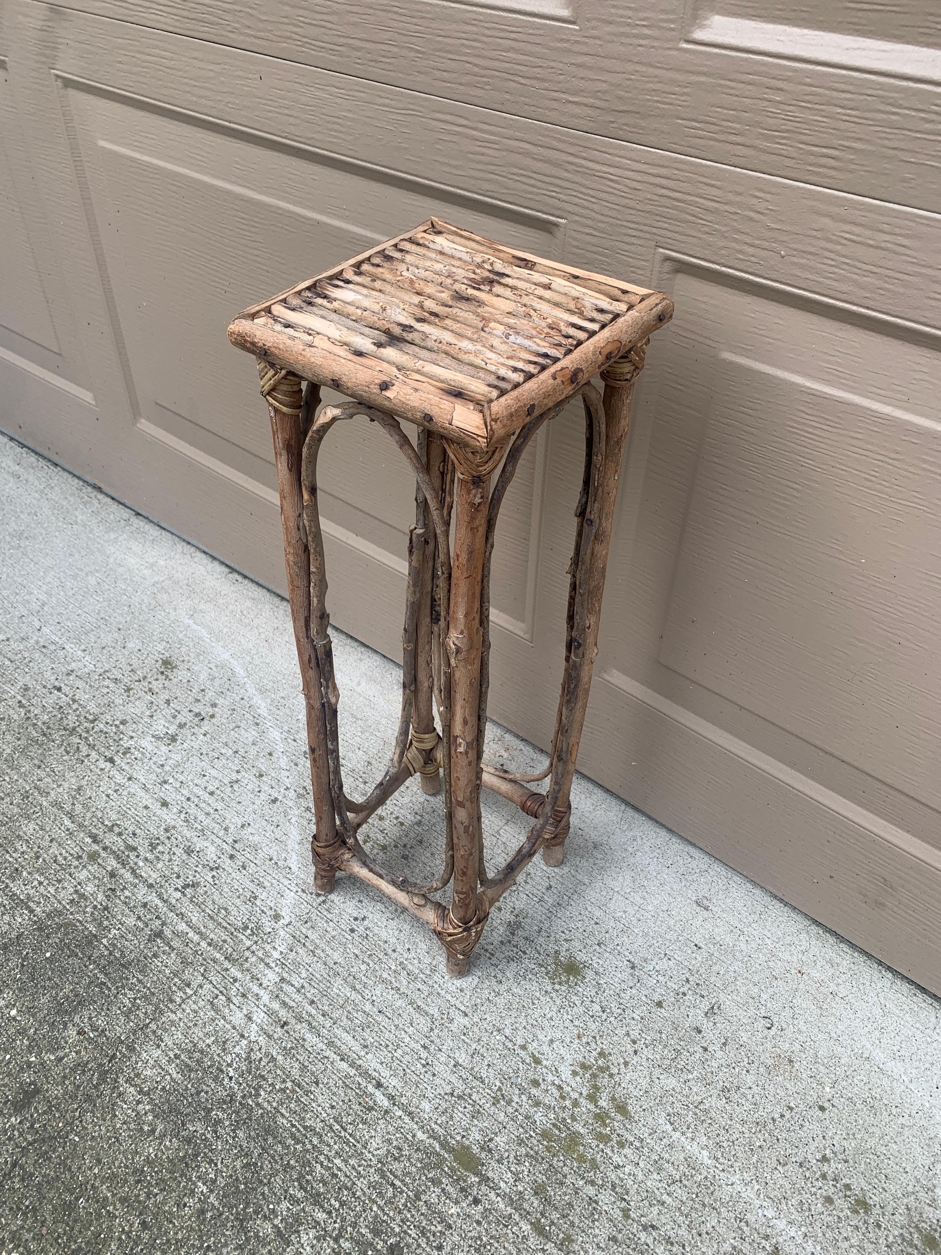 Américain Table d'appoint en bois rustique vintage américain en vente