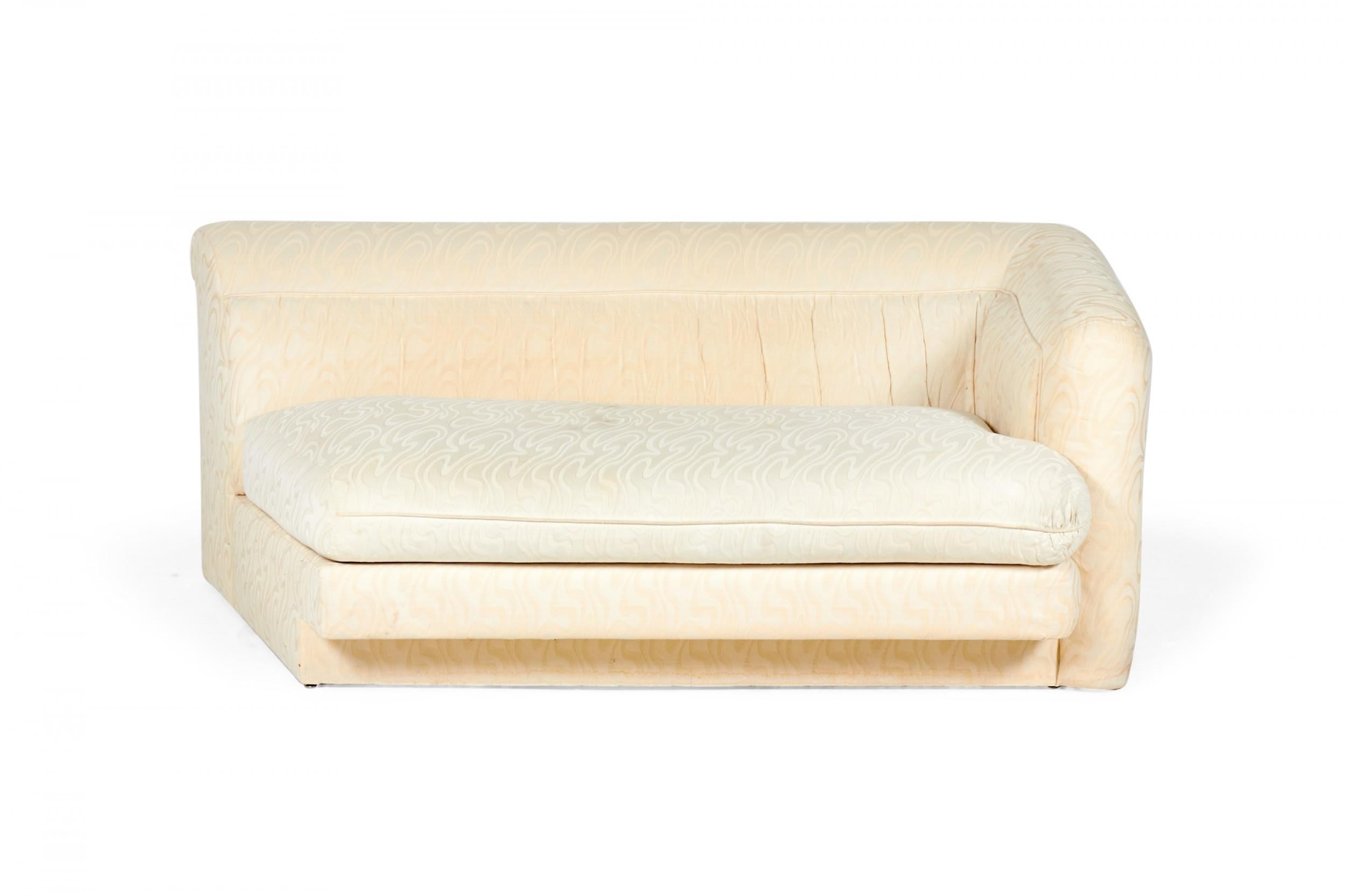 Weißes und cremefarbenes gepolstertes 3-teiliges Vintage-Sofa mit Wirbel (20. Jahrhundert) im Angebot