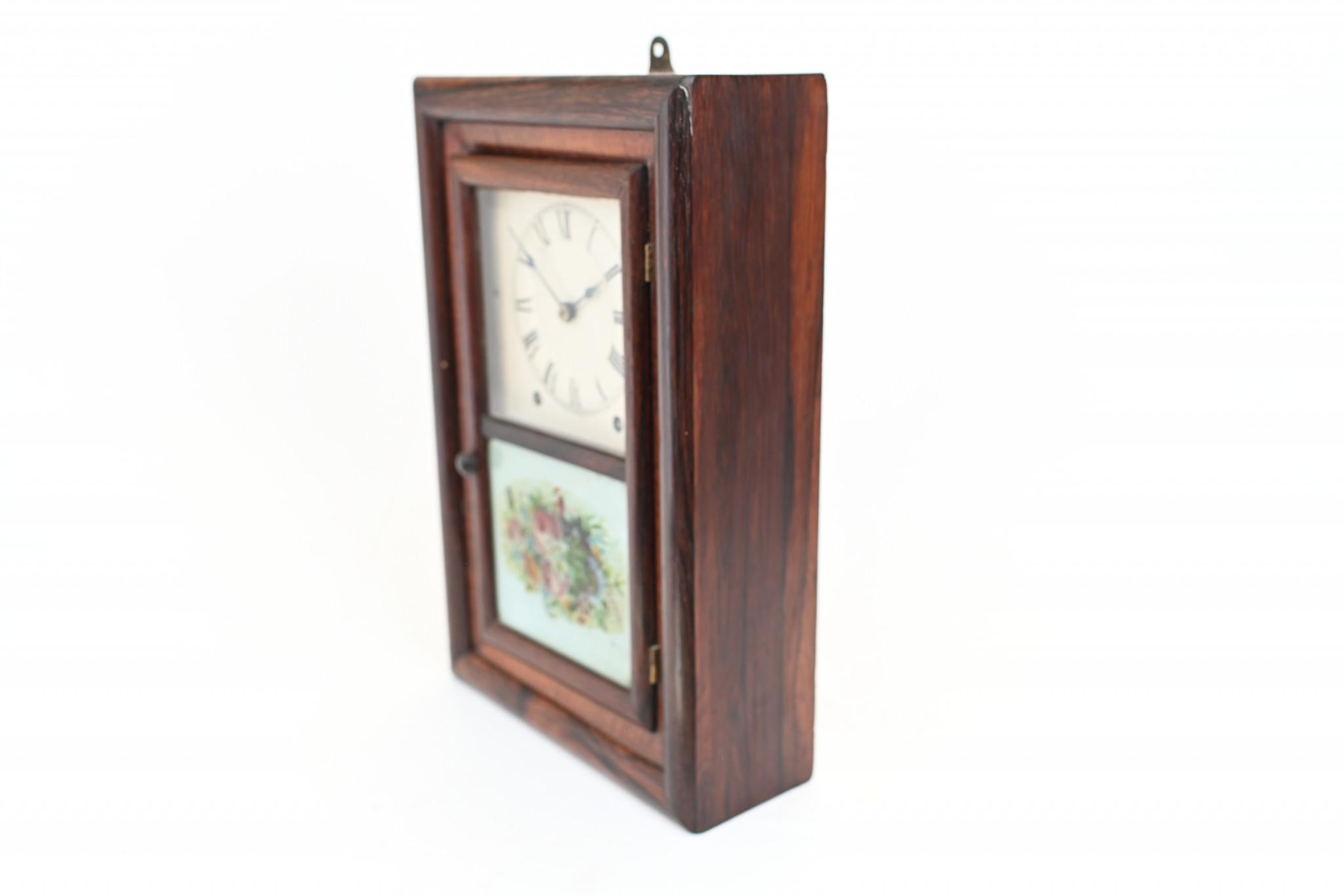 American Wall Clock Painted Panel 8 Day Double Barrel Movement In Good Condition For Sale In Potters Bar, GB