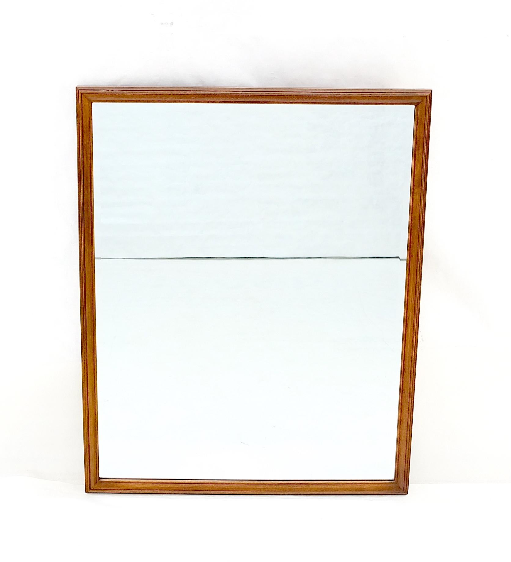 Mid-Century Modern Miroir mural rectangulaire en noyer américain 40x52
