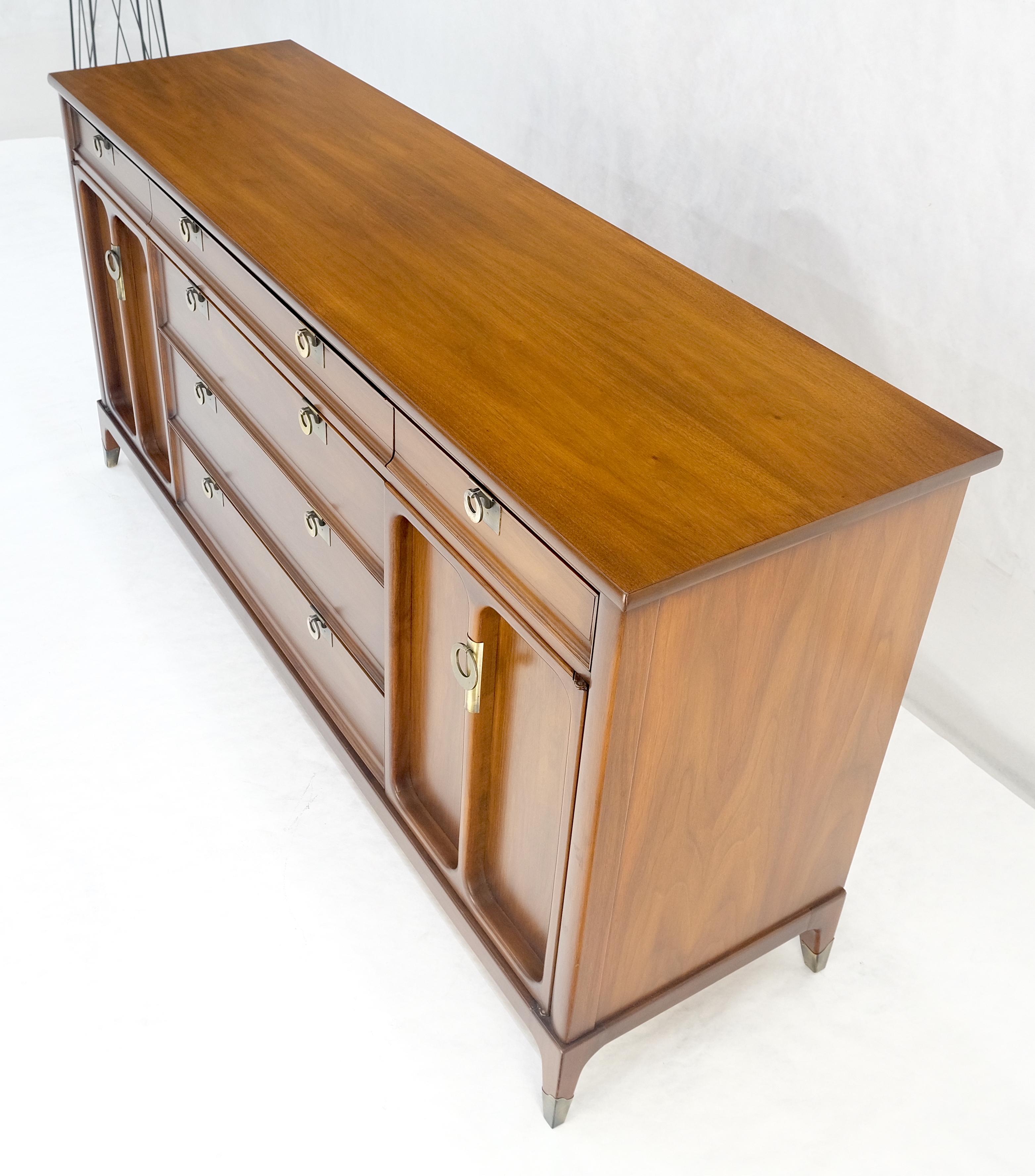 Credenza in noce americano a 6 cassetti e due ante lunga 67