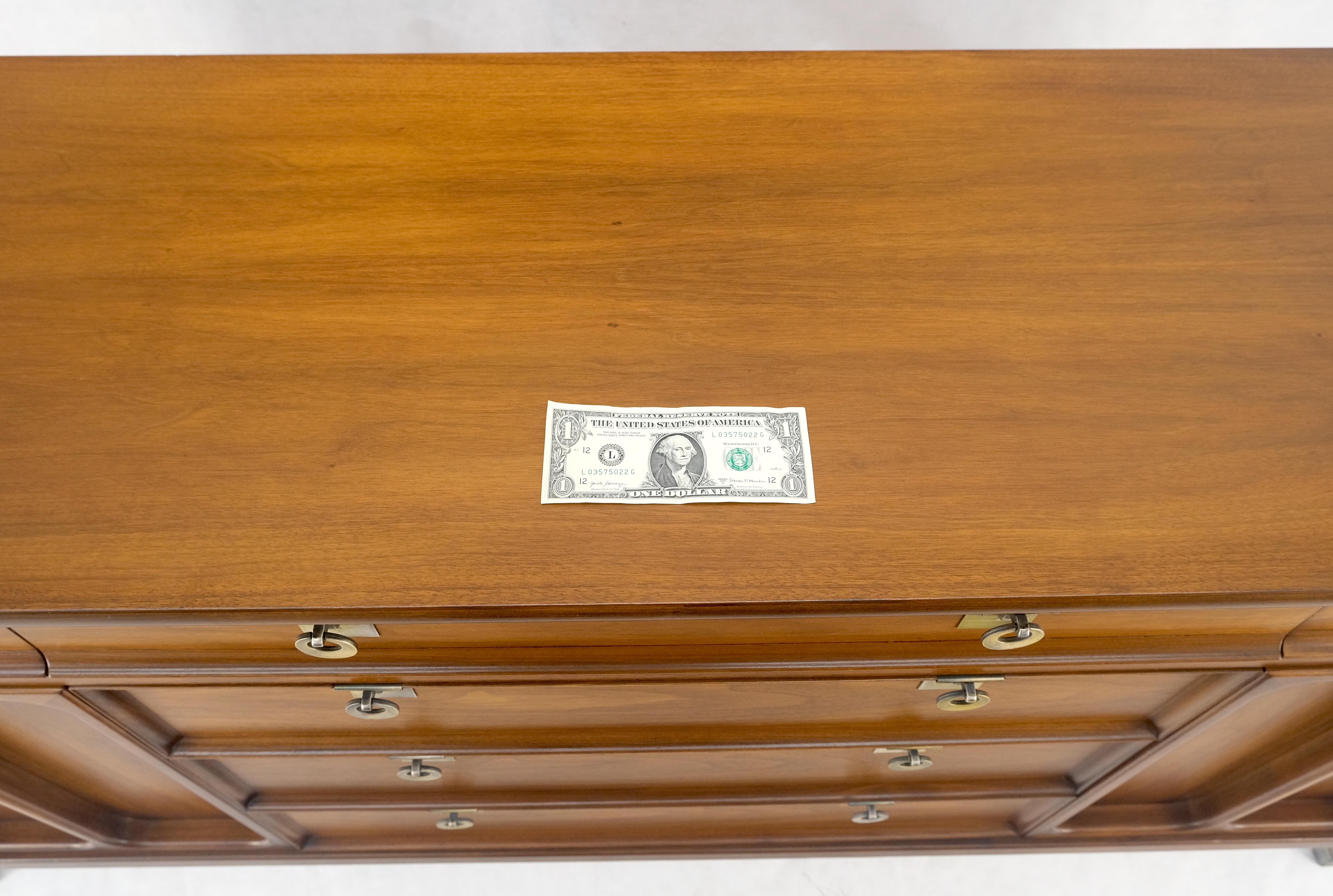 Credenza in noce americano a 6 cassetti e due ante lunga 67