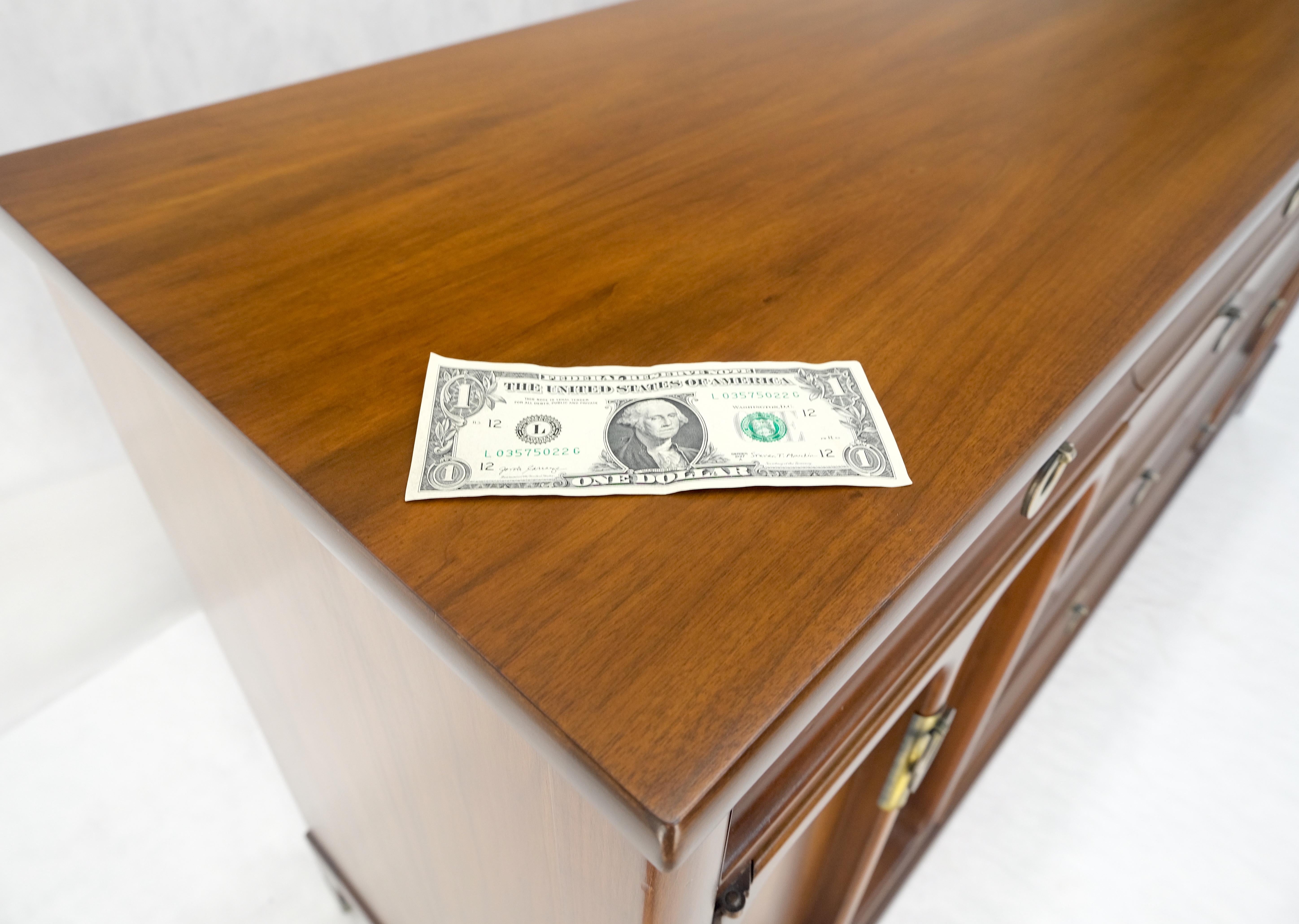 Credenza in noce americano a 6 cassetti e due ante lunga 67