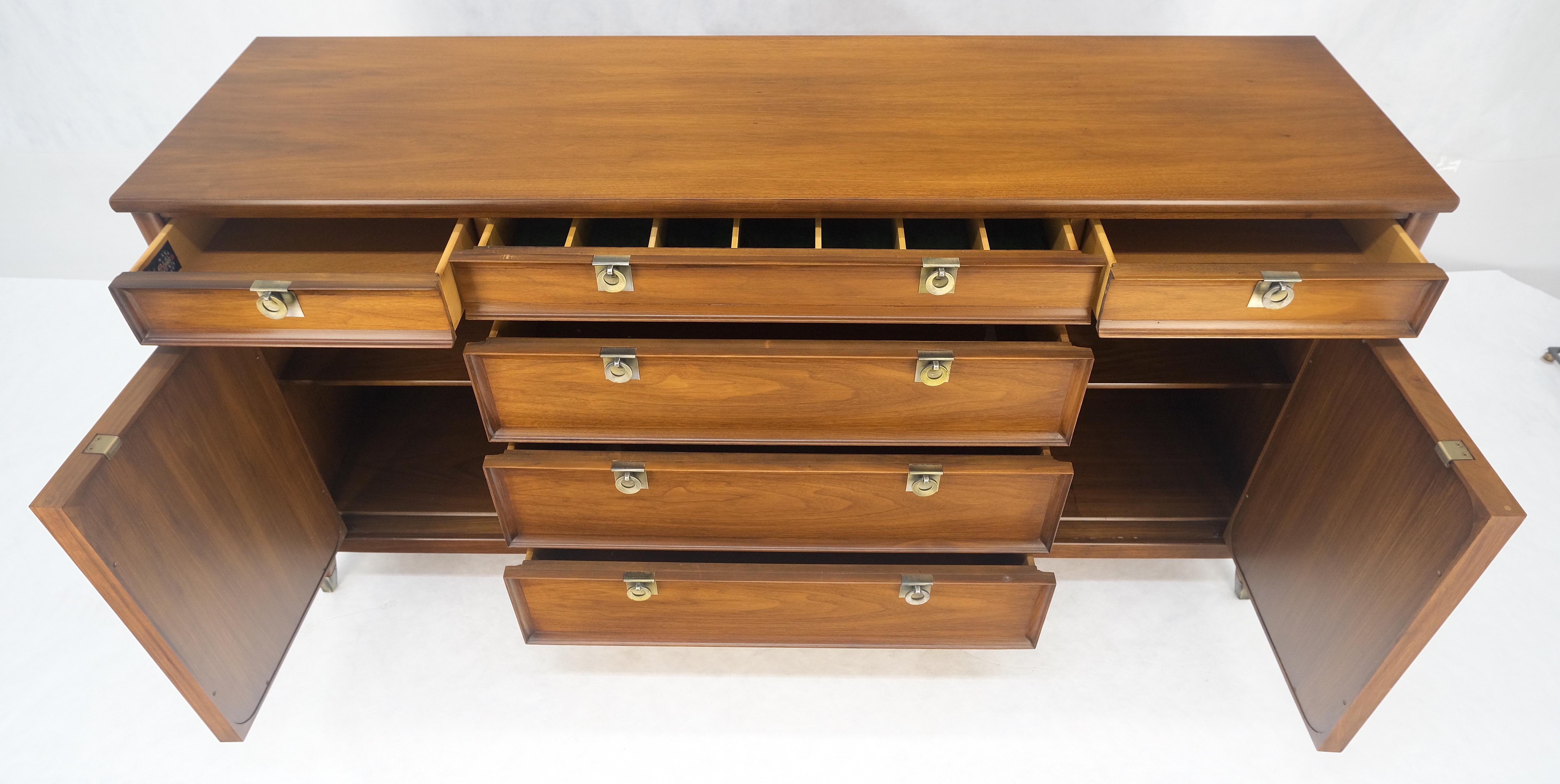 Credenza in noce americano a 6 cassetti e due ante lunga 67