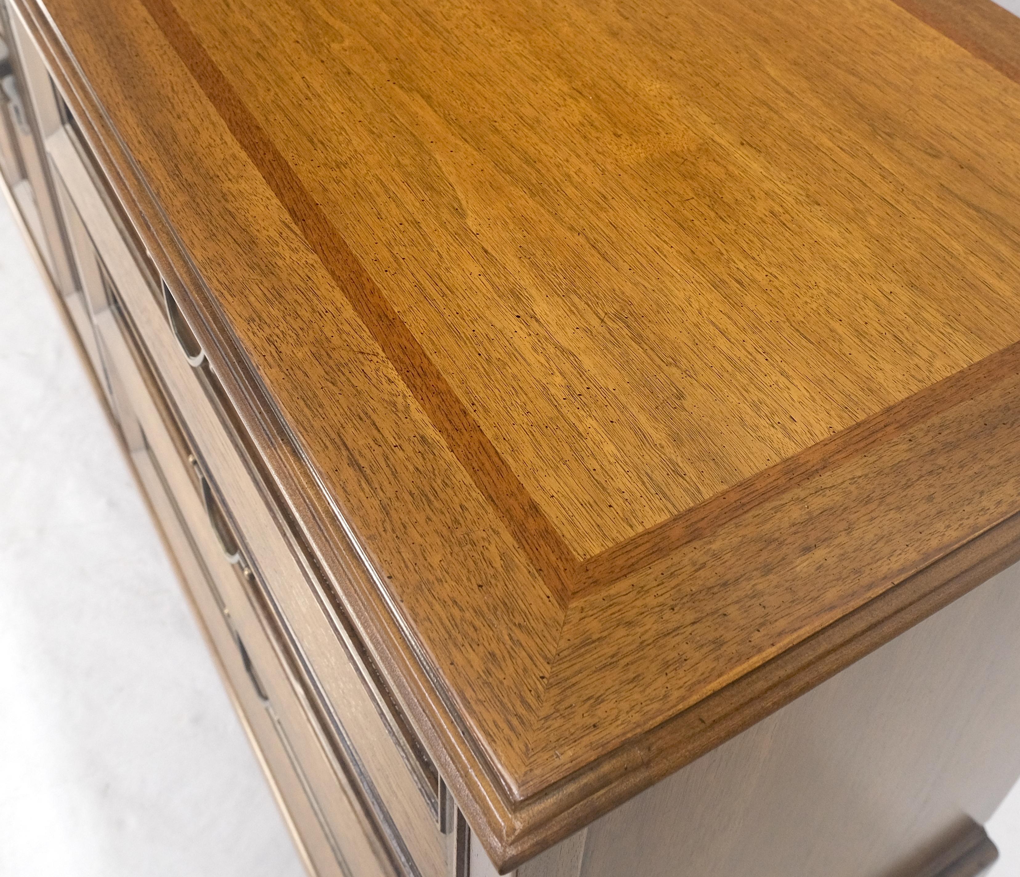 Noyer Américain 9 Tiroirs Long Dresser Credenza on Bracket Feet Tomasville MINT ! en vente 10
