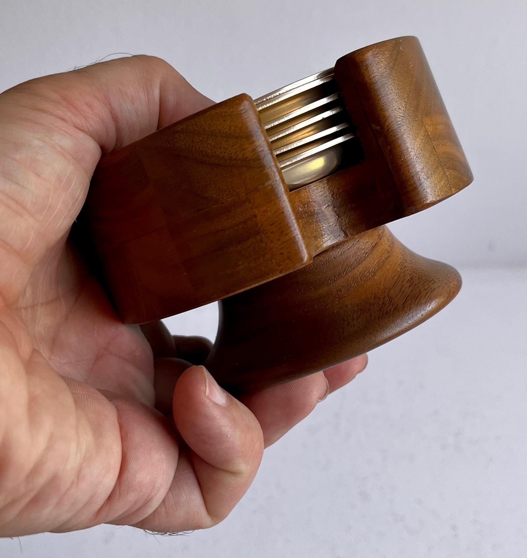 Aluminium Set de sous-verres à boire en noyer américain et aluminium, vers 1970 en vente