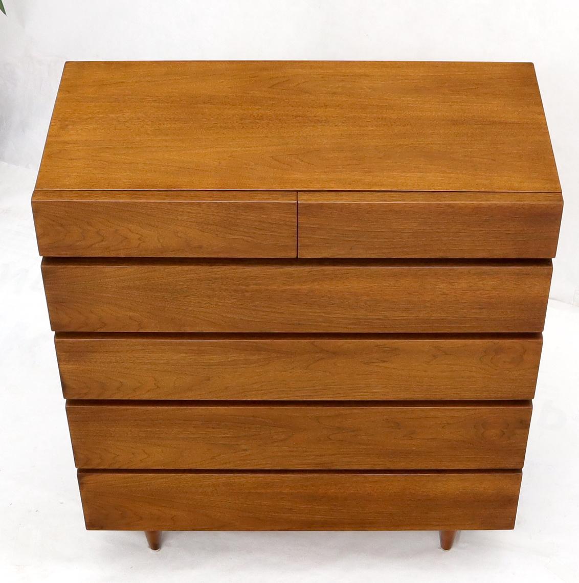 American Walnut Block Front Drawers High Chest Dresser American of Martinsville In Good Condition For Sale In Rockaway, NJ