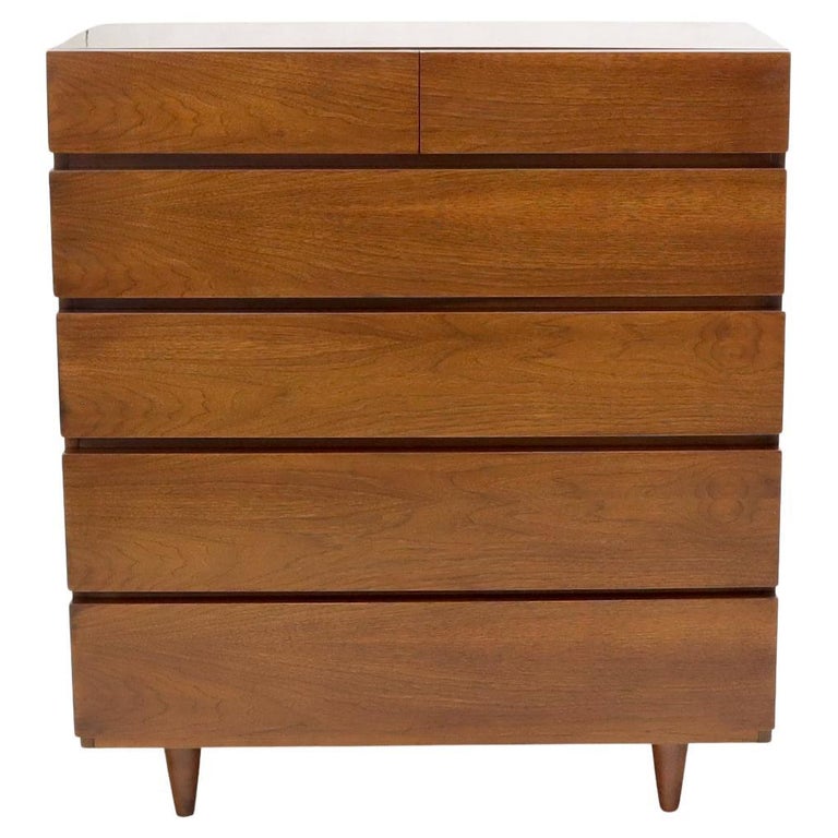 Commode haute à tiroirs