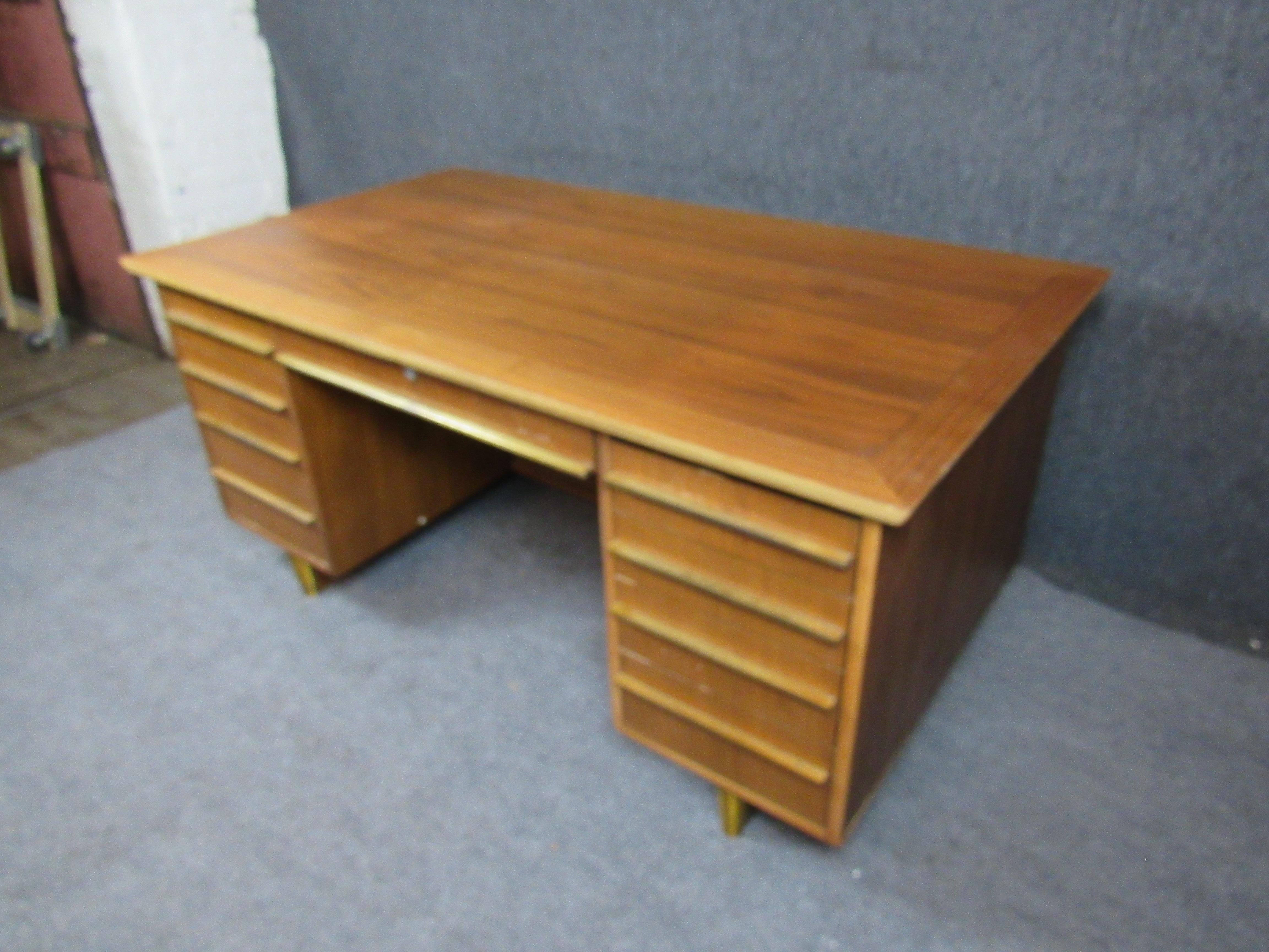 American Walnut & Brass Vintage Executive Desk In Good Condition For Sale In Brooklyn, NY