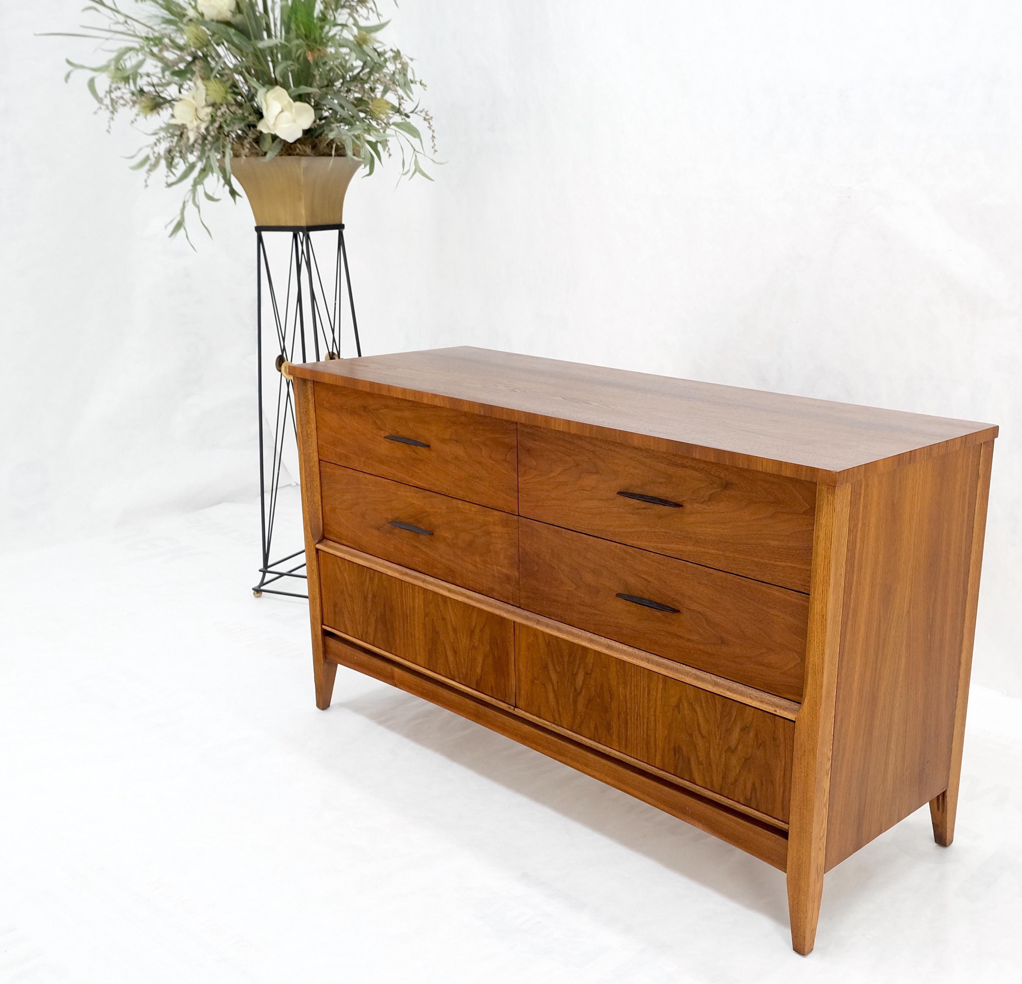American Walnut Compact Mid-Century Modern Double Dresser 6 Drawers Mint For Sale 1