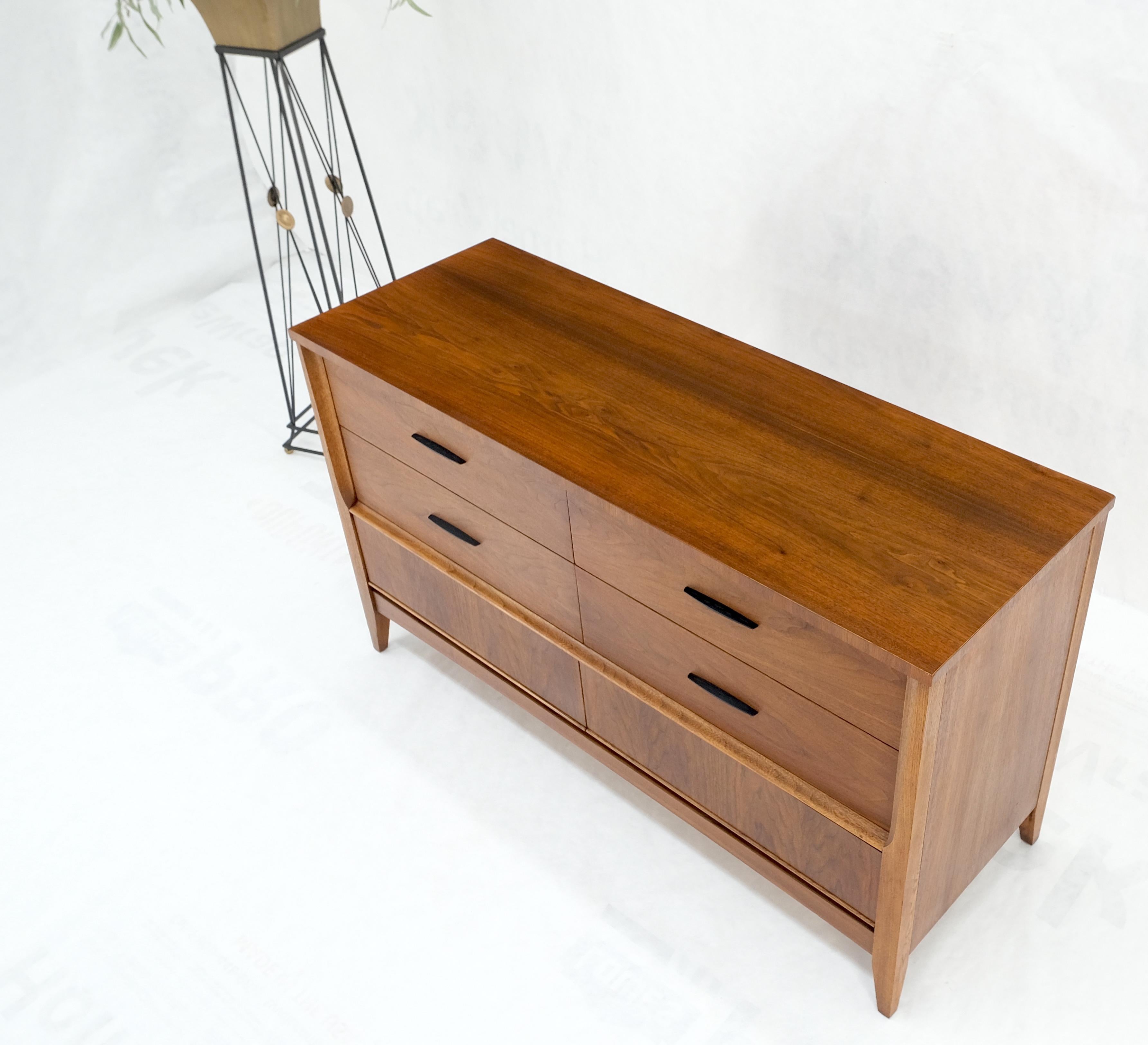 American Walnut Compact Mid-Century Modern Double Dresser 6 Drawers Mint For Sale 2