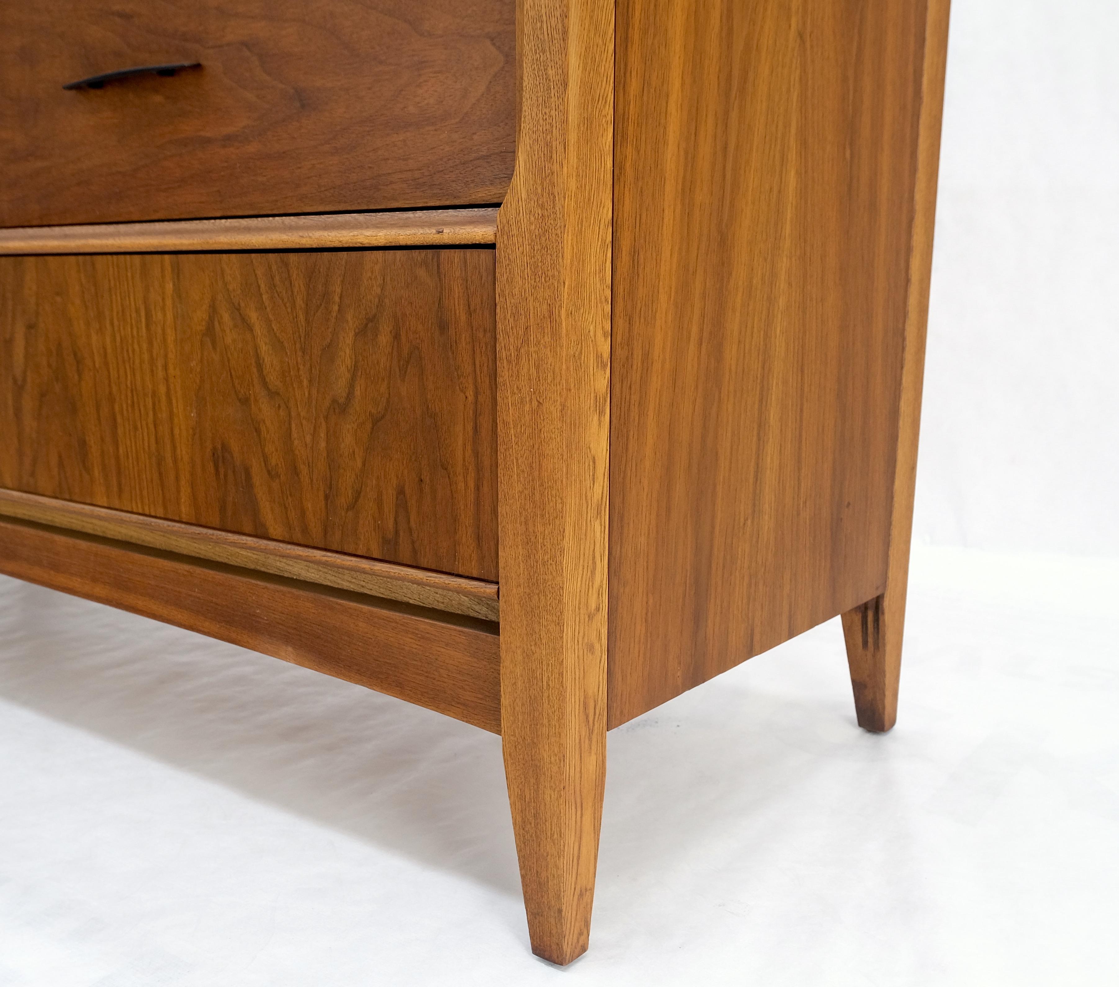 American Walnut Compact Mid-Century Modern Double Dresser 6 Drawers Mint For Sale 3