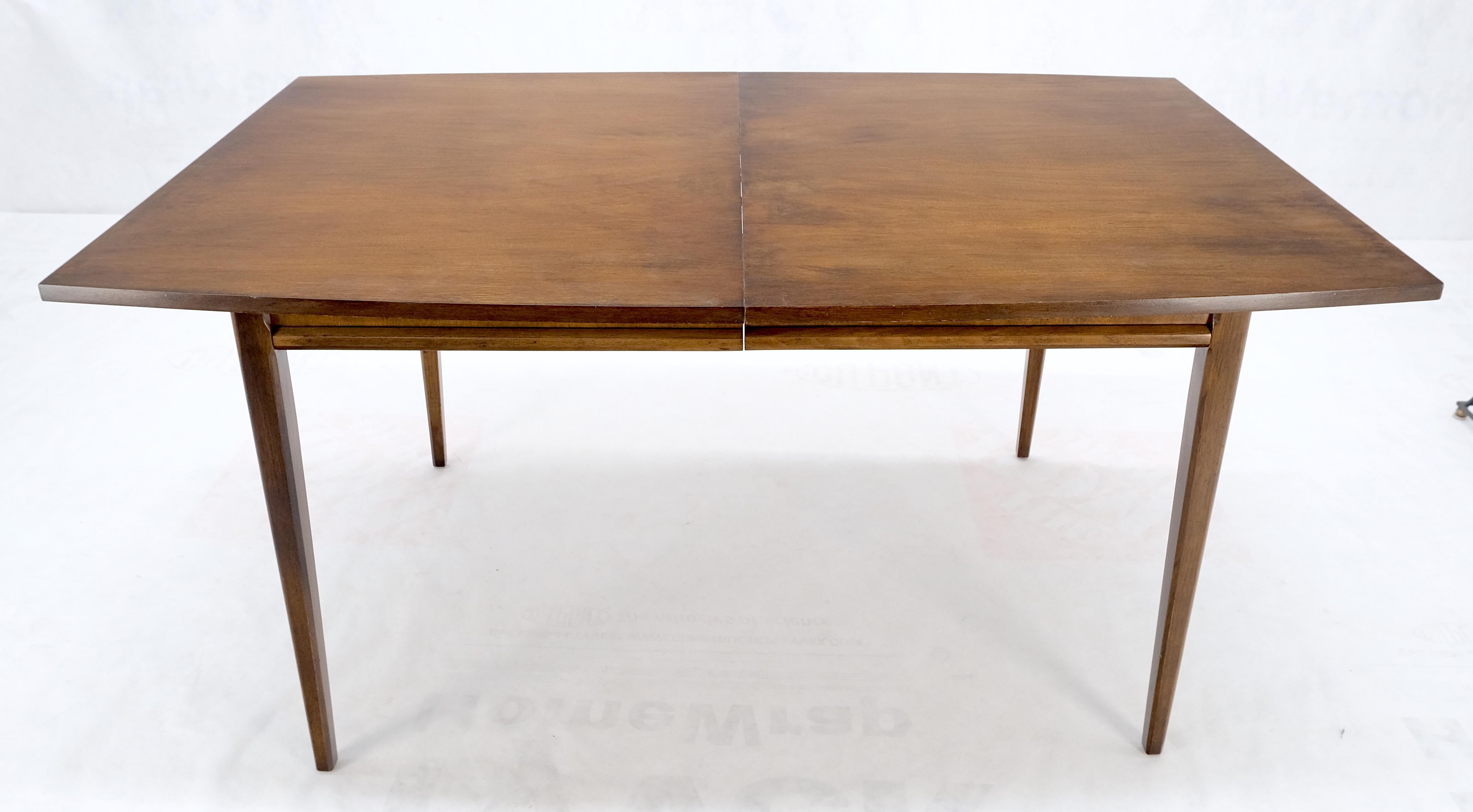 Mid-Century Modern Table de salle à manger danoise de style moderne du milieu du siècle dernier avec 2 rallonges en vente