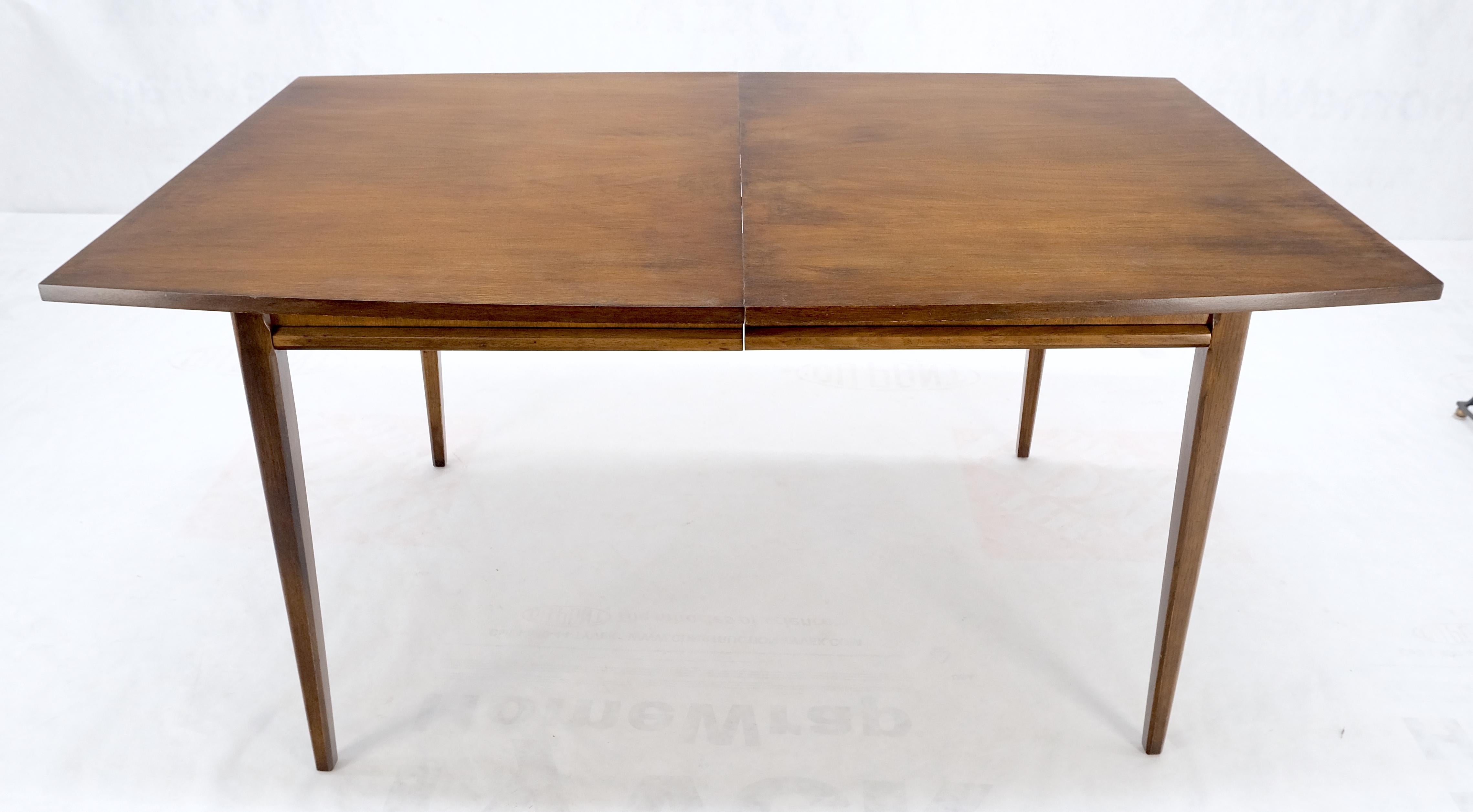 Mid-Century Modern Table de salle à manger danoise de style moderne du milieu du siècle dernier avec 2 rallonges  en vente