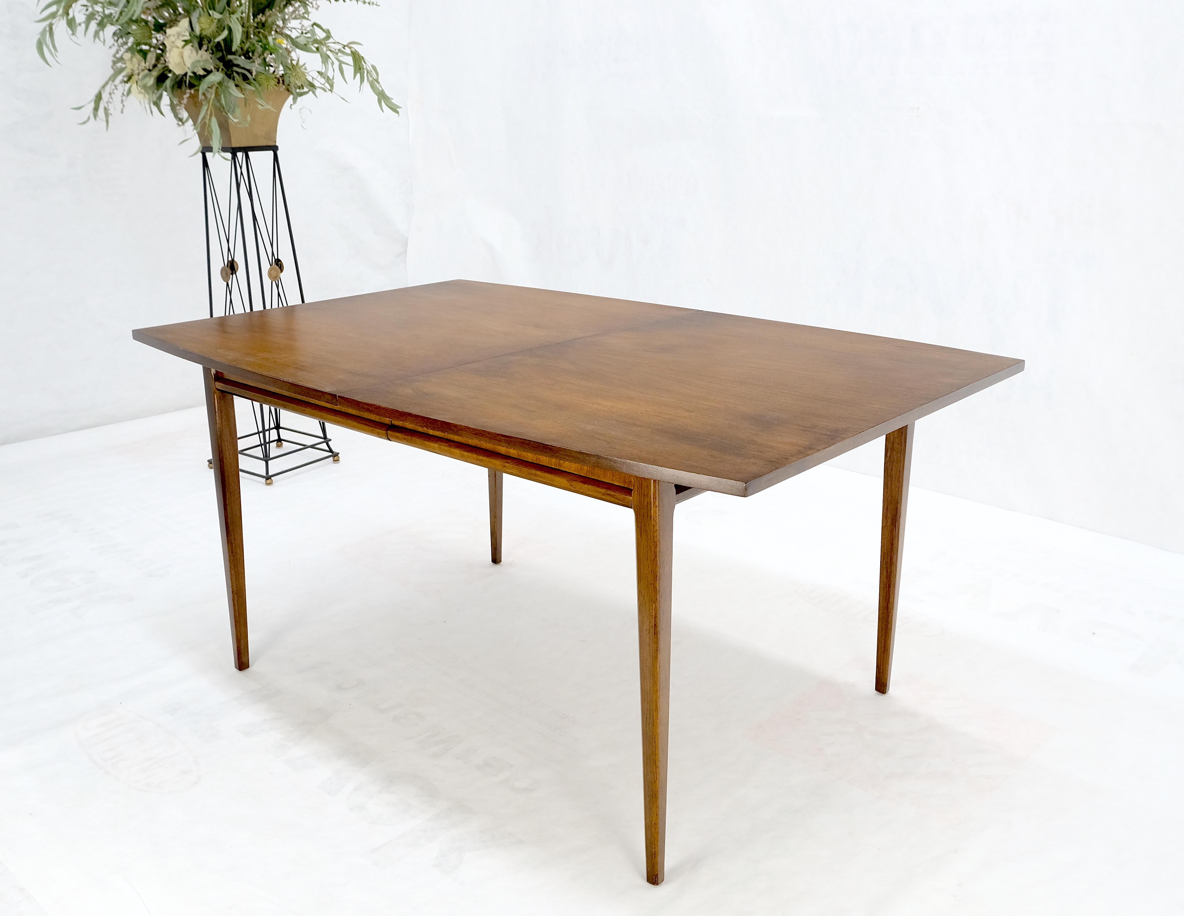 American Walnut Danish Mid Century Modern Style Dining Table 2 Extension Boards  In Good Condition For Sale In Rockaway, NJ