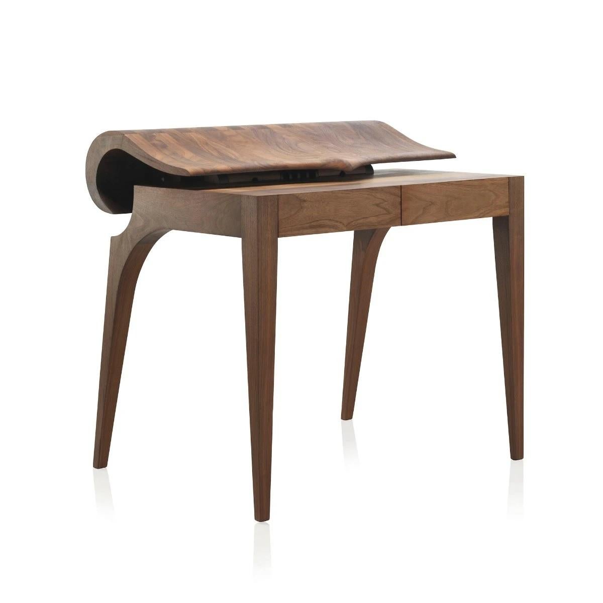 This desk is a dialogue between the curve and the straight line, between precision and voluptuousness. The curve line floats weightless on a surface limited by the precision of the straight line.
*this desk table is made of pure solid American