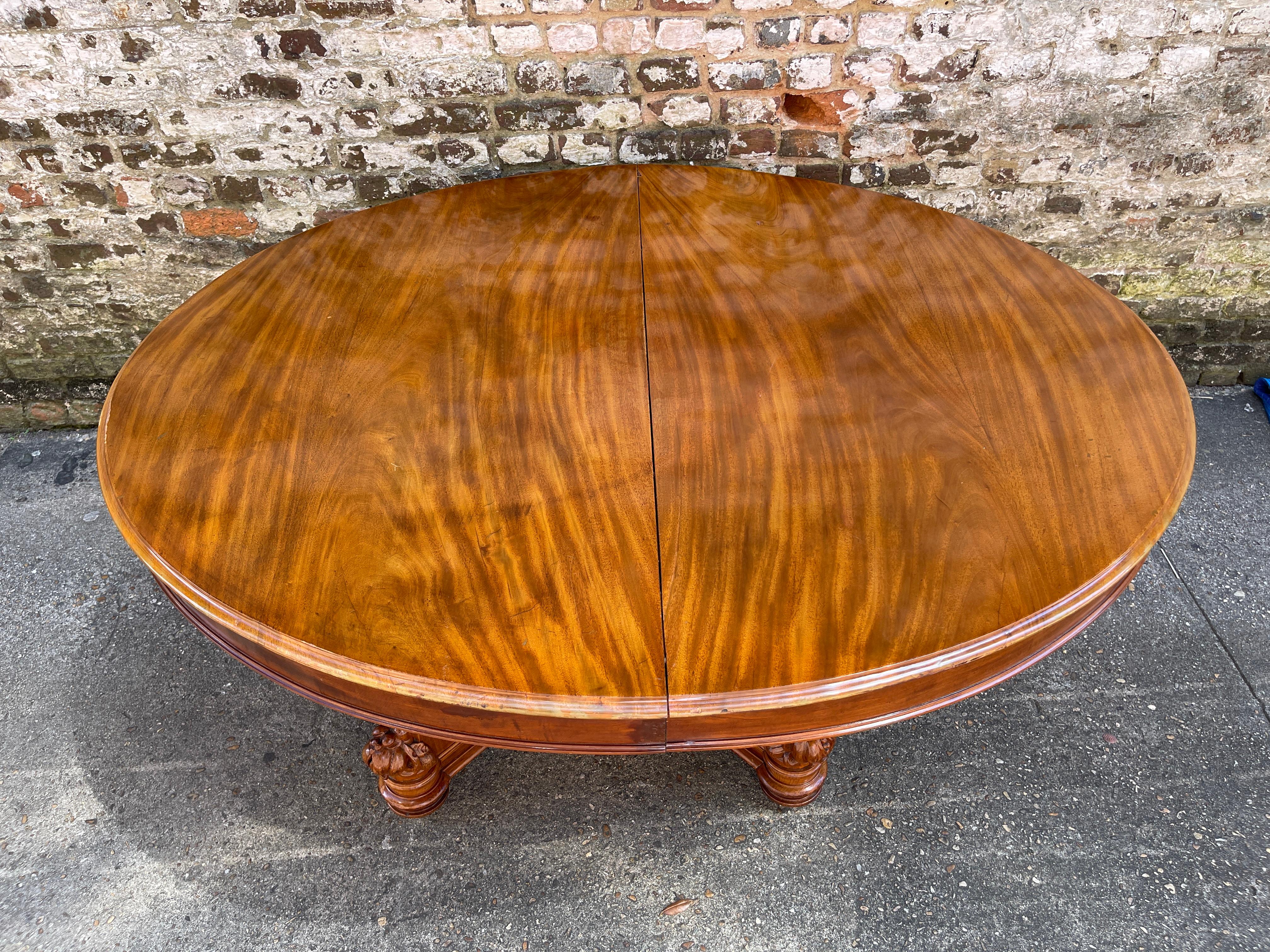 Mesa de comedor americana de nogal de principios del siglo XX con 4 hojas Movimiento estético en venta