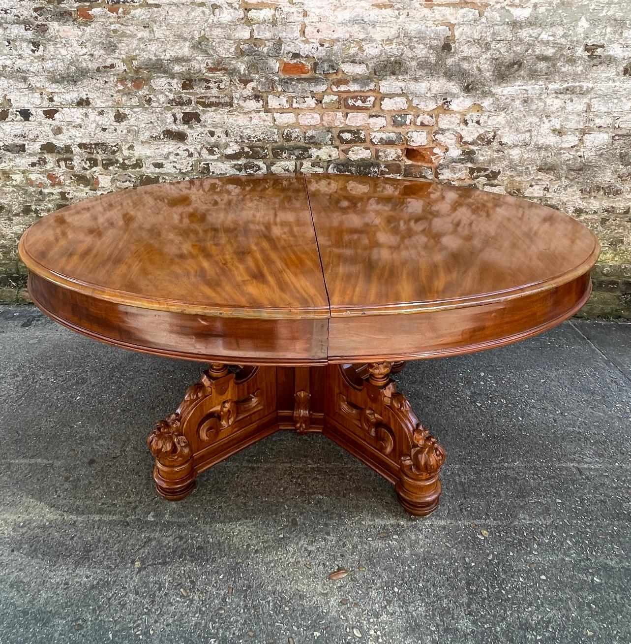 Mesa de comedor americana de nogal de principios del siglo XX con 4 hojas Estadounidense en venta