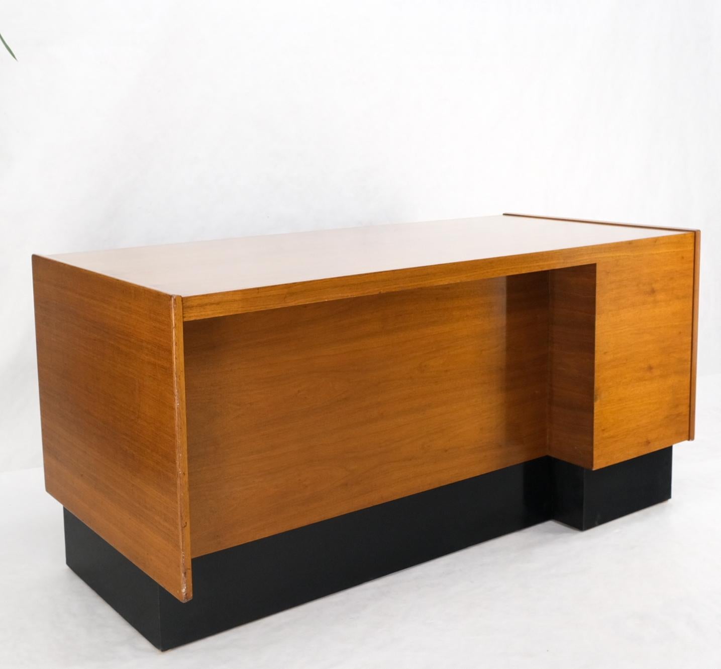 American walnut Ed Wormley for Dunbar double pedestal desk w/ folding return.
Uniquer folding return desk feature, nice architectural design back, beautiful amber honey tone finish.