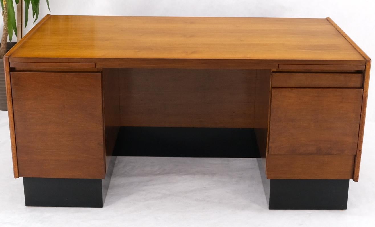 Mid-Century Modern American Walnut Ed Wormley for Dunbar Double Pedestal Desk w/ Folding Return For Sale