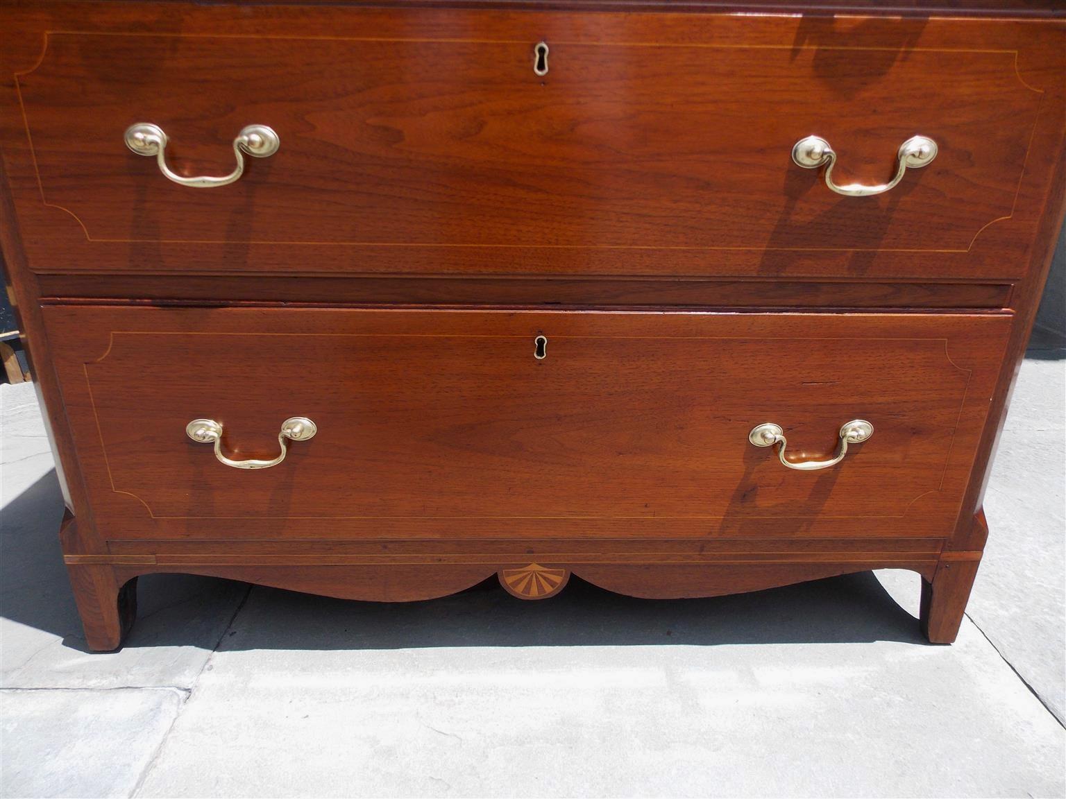 American Walnut Graduated Chest of Drawers with Patera Inlay. N.C. , Circa 1810 For Sale 5