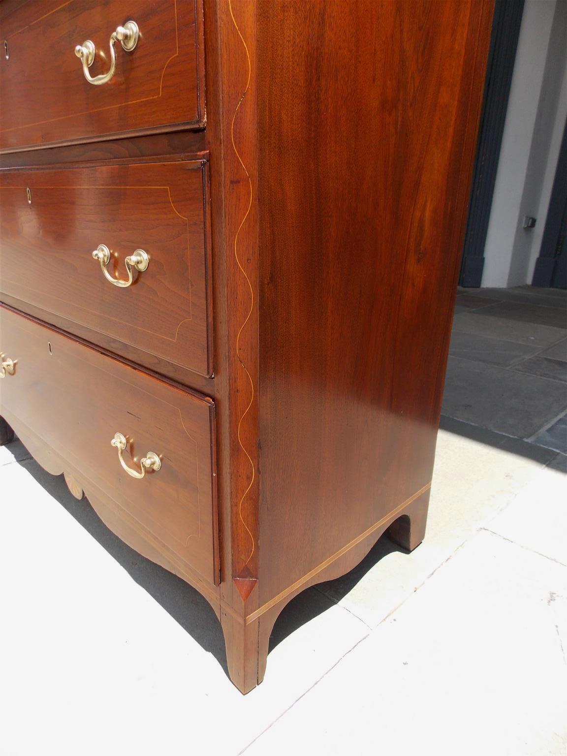 American Walnut Graduated Chest of Drawers with Patera Inlay. N.C. , Circa 1810 For Sale 7