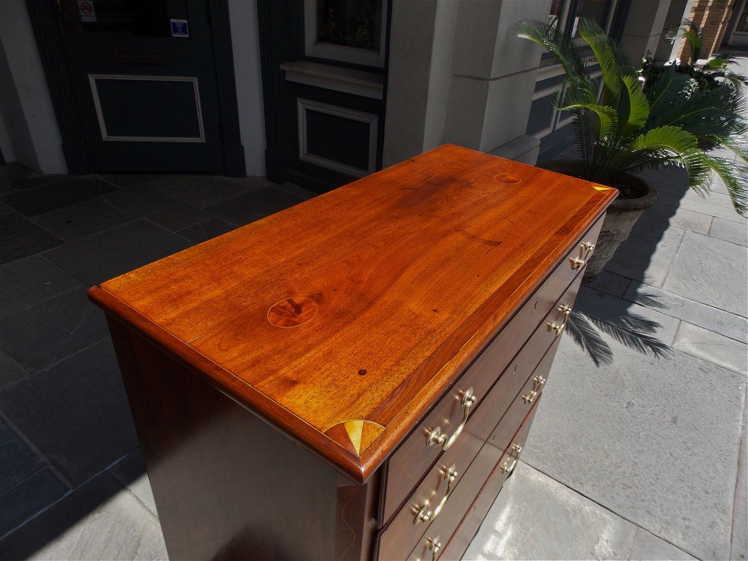 American Walnut Graduated Chest of Drawers with Patera Inlay. N.C. , Circa 1810 In Excellent Condition For Sale In Hollywood, SC