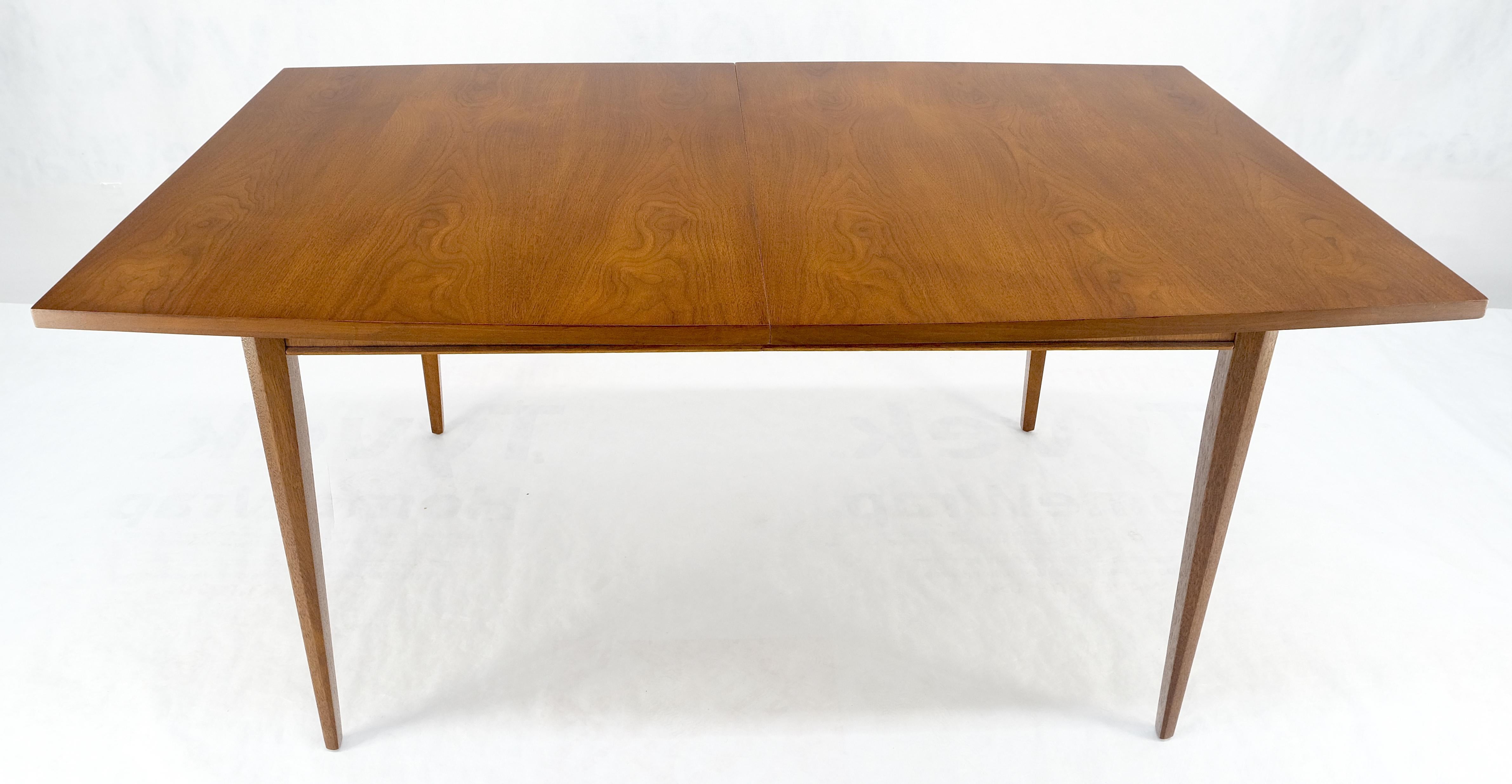 Mid-Century Modern Table de salle à manger en noyer américain, style moderne danois du milieu du siècle, 1x18