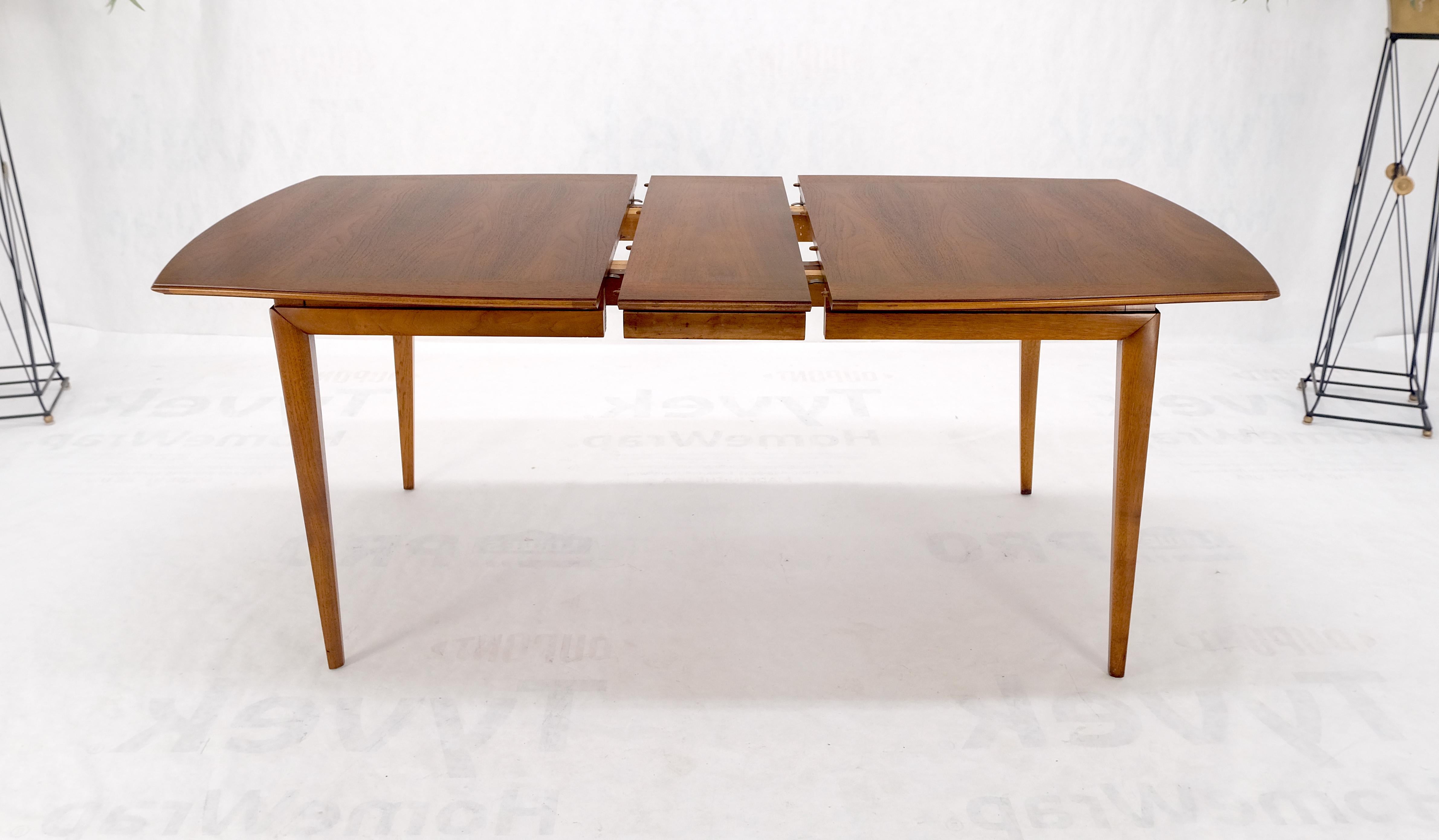 American Walnut Mid Century Modern Boat Shape Dining Table 1 Extension Leaf MINT In Excellent Condition For Sale In Rockaway, NJ