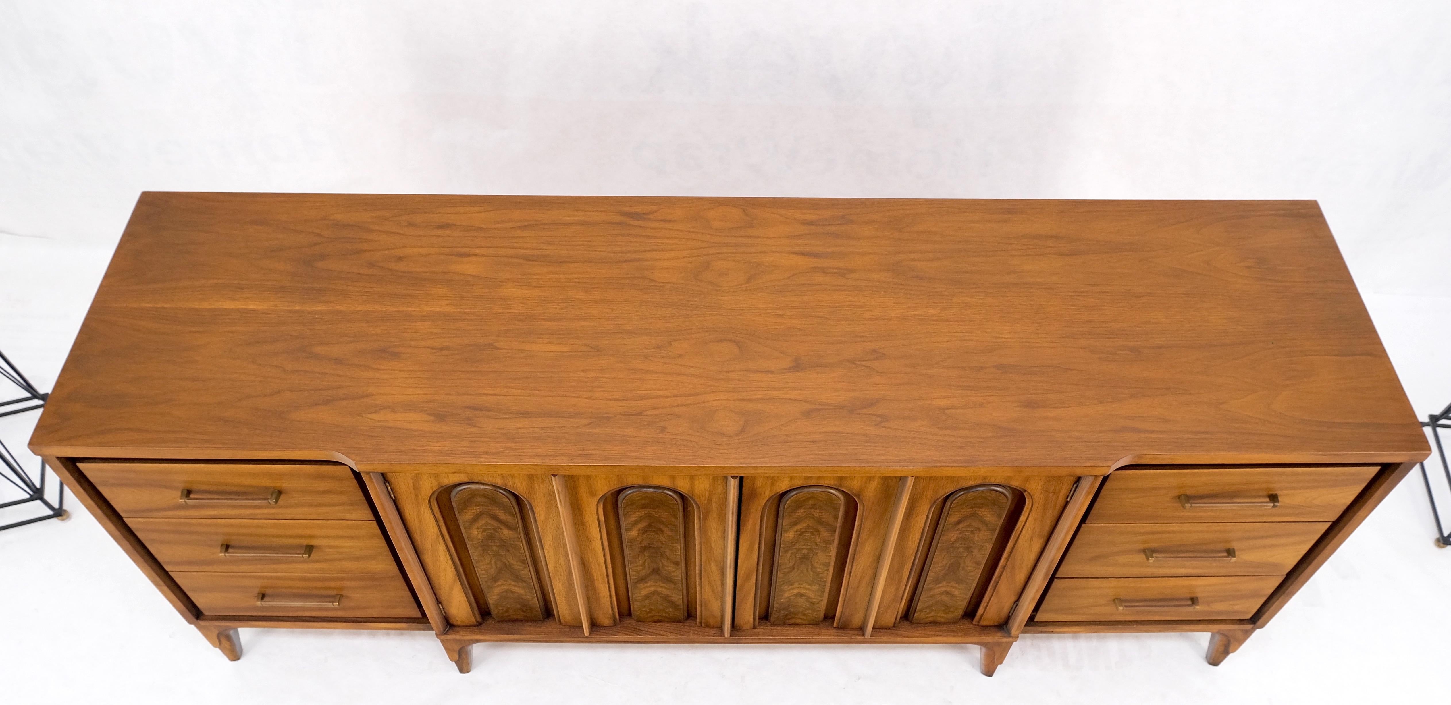 American Walnut Mid-Century Modern Double Doors 9 Drawers Dresser Credenza MINT! For Sale 5