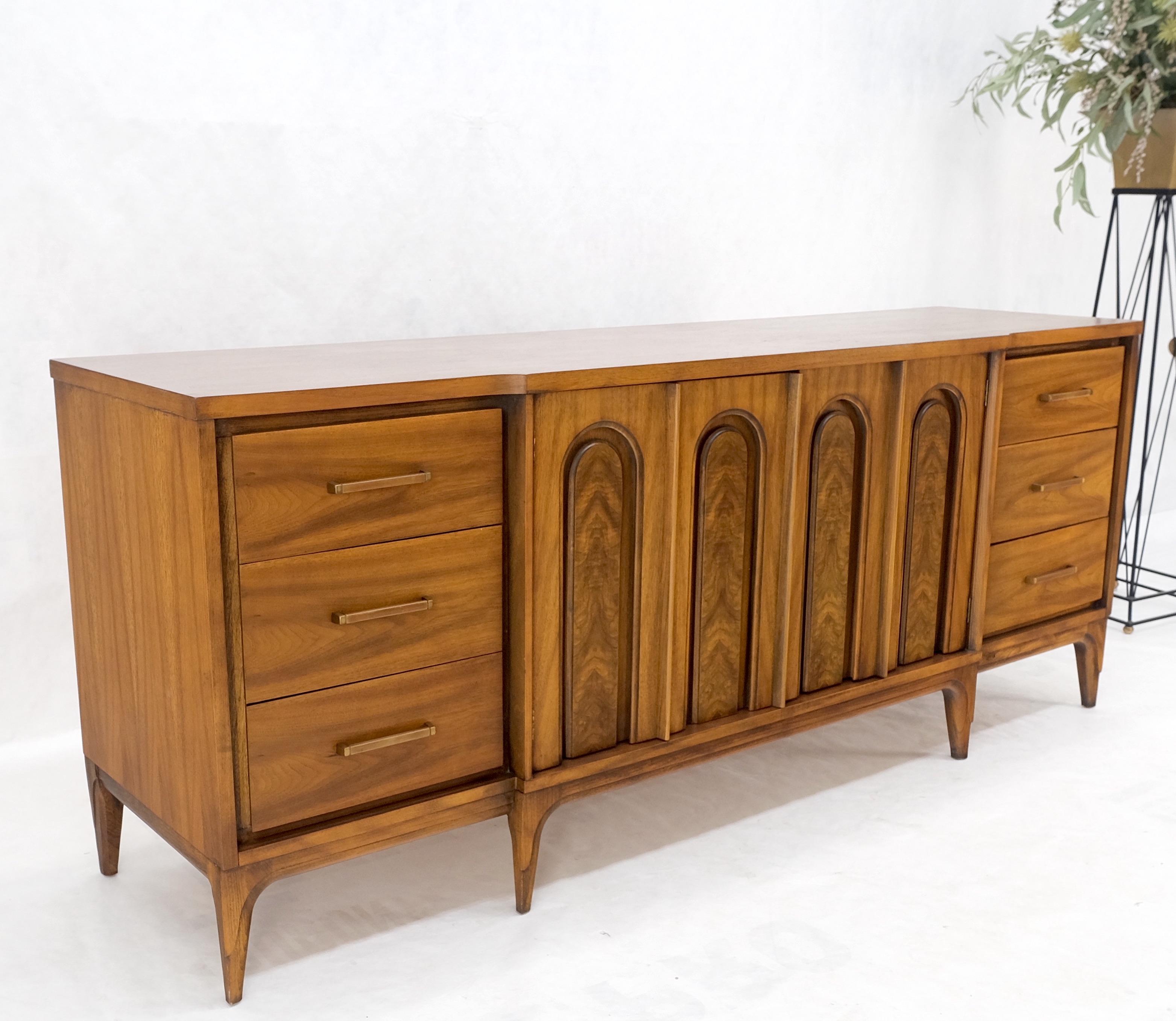 American Walnut Mid-Century Modern Double Doors 9 Drawers Dresser Credenza MINT! For Sale 6