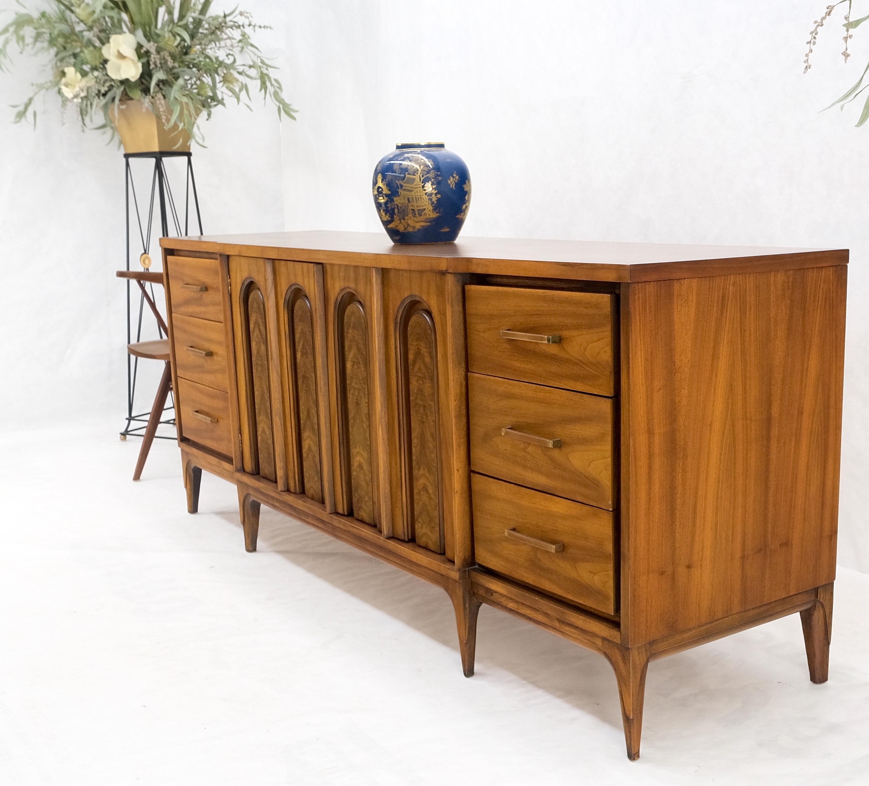 Lacquered American Walnut Mid-Century Modern Double Doors 9 Drawers Dresser Credenza MINT! For Sale