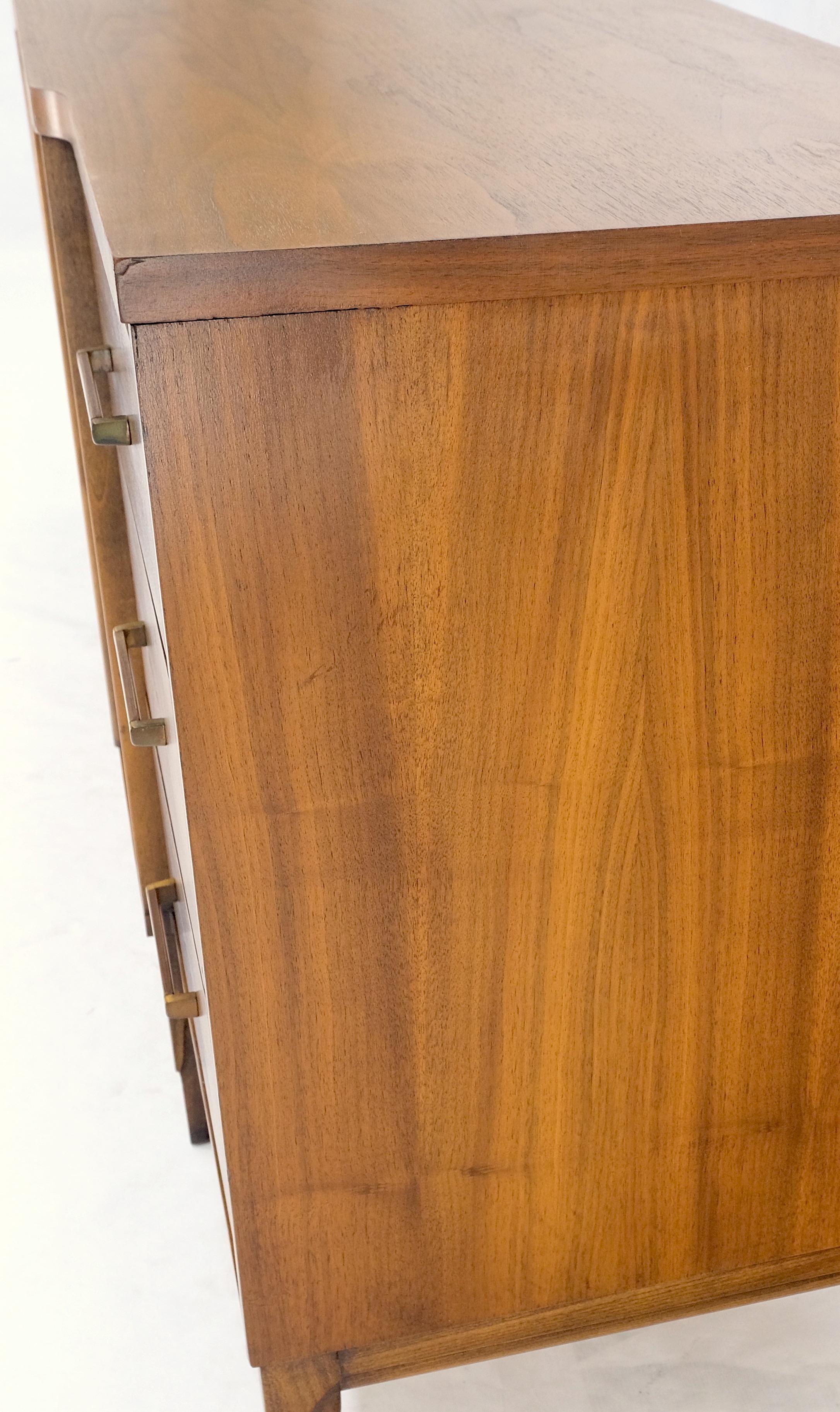 American Walnut Mid-Century Modern Double Doors 9 Drawers Dresser Credenza MINT! For Sale 3