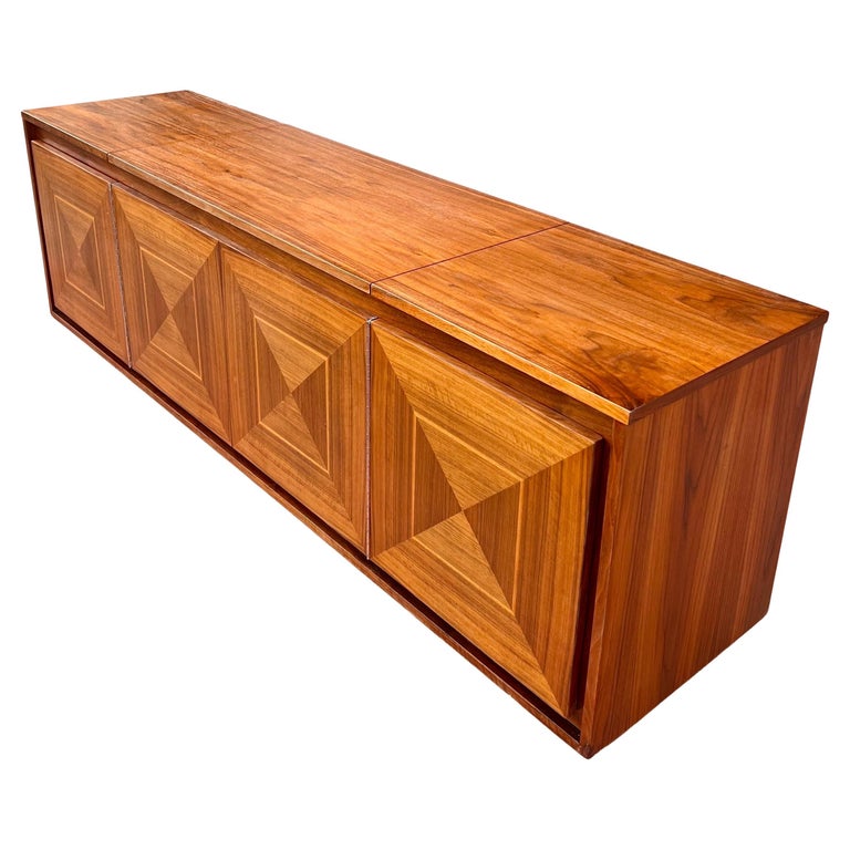 American Walnut MidCentury Modern Stereo by Barzilay For Sale