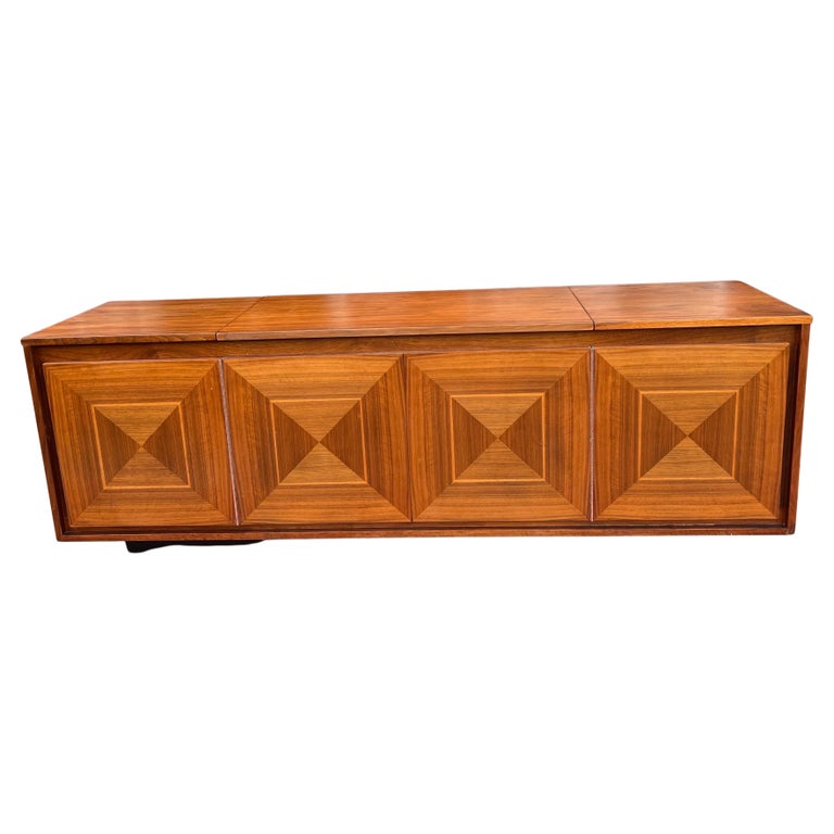 American Walnut MidCentury Modern Stereo by Barzilay For Sale