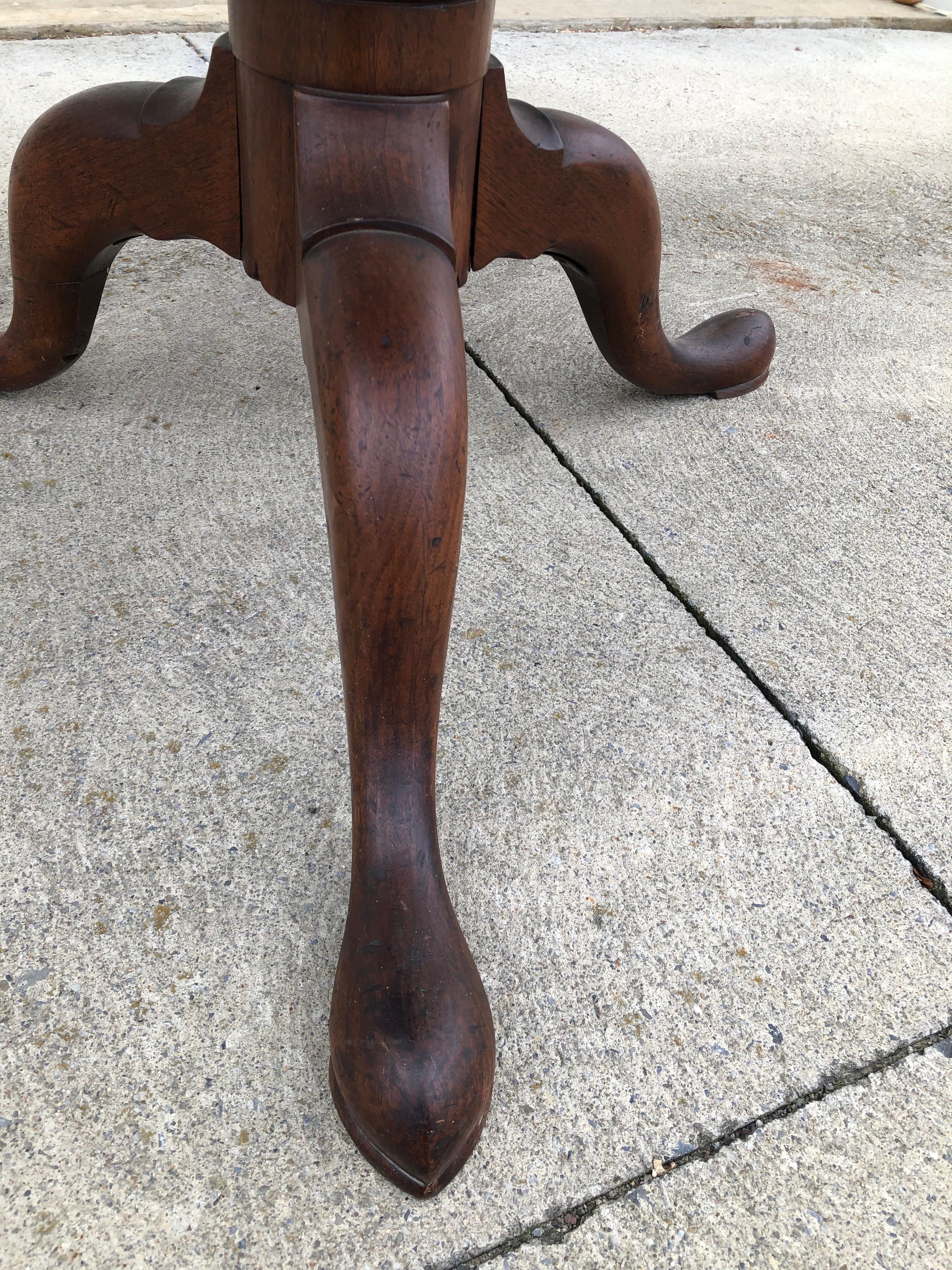 Brushed American Walnut One Board Tilt-Top Pedestal Tea Table, Chester County circa 1770 For Sale