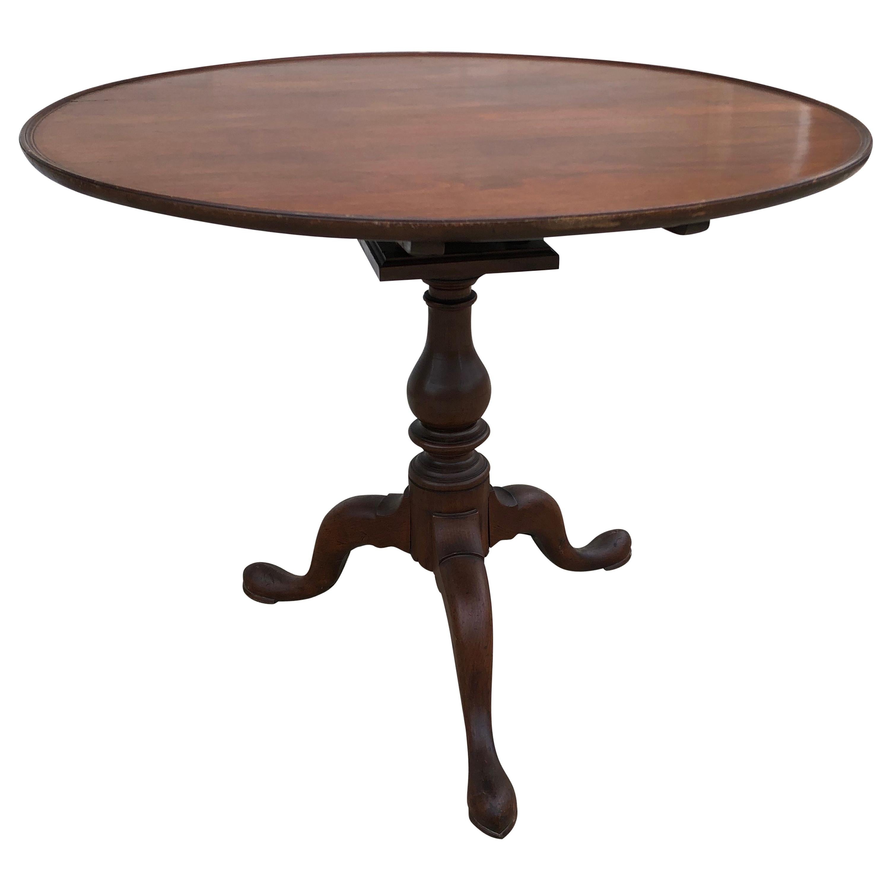 American Walnut One Board Tilt-Top Pedestal Tea Table, Chester County circa 1770 For Sale